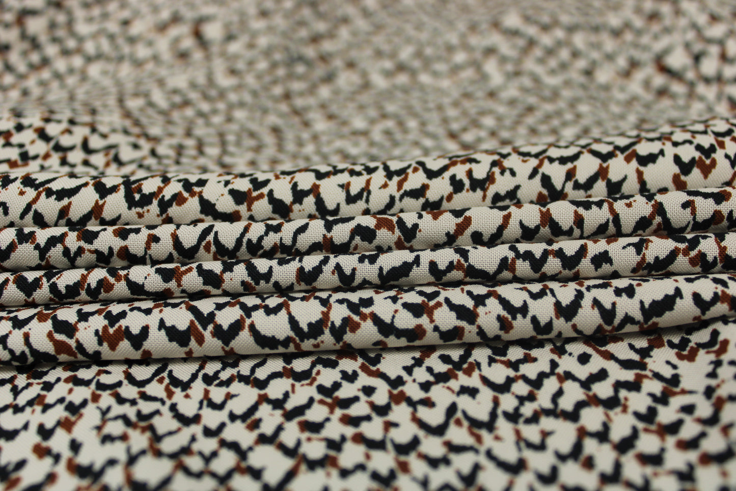 Tissu javanaise de viscose - imprimé tacheté - photo 3/4 | So Tissus