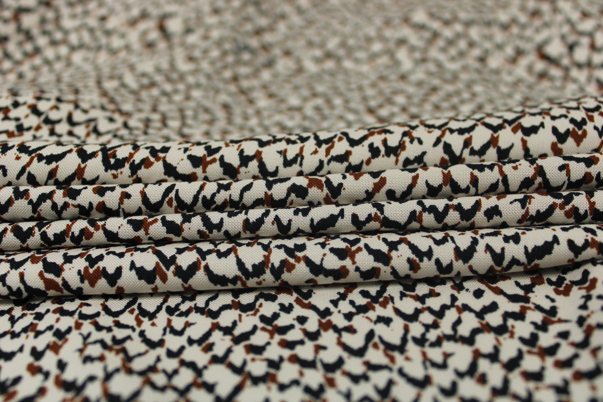 Tissu javanaise de viscose - imprimé tacheté - photo 3/4 | So Tissus