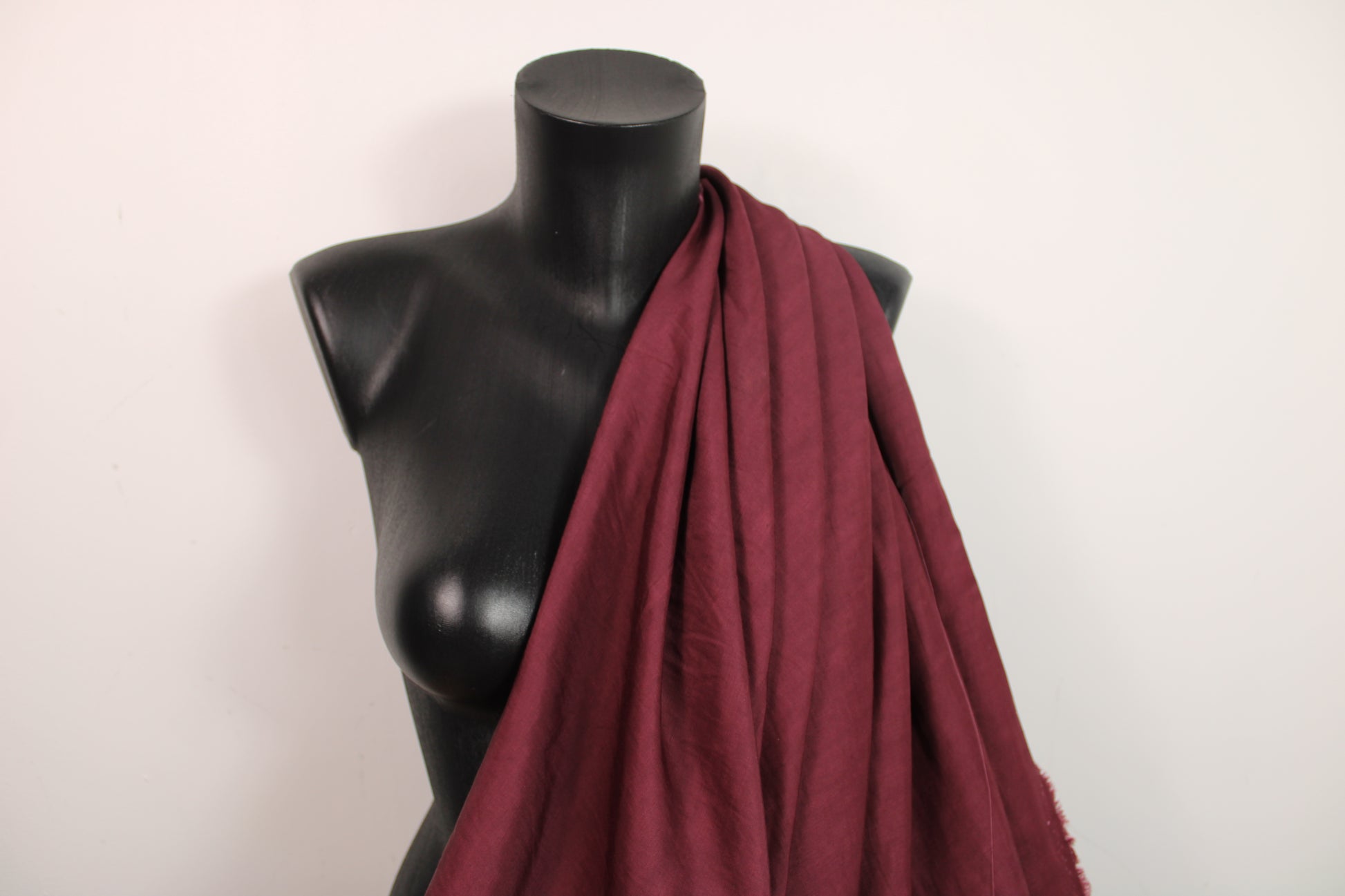 Tissu lin viscose - lie de vin - photo 3/4 | So Tissus