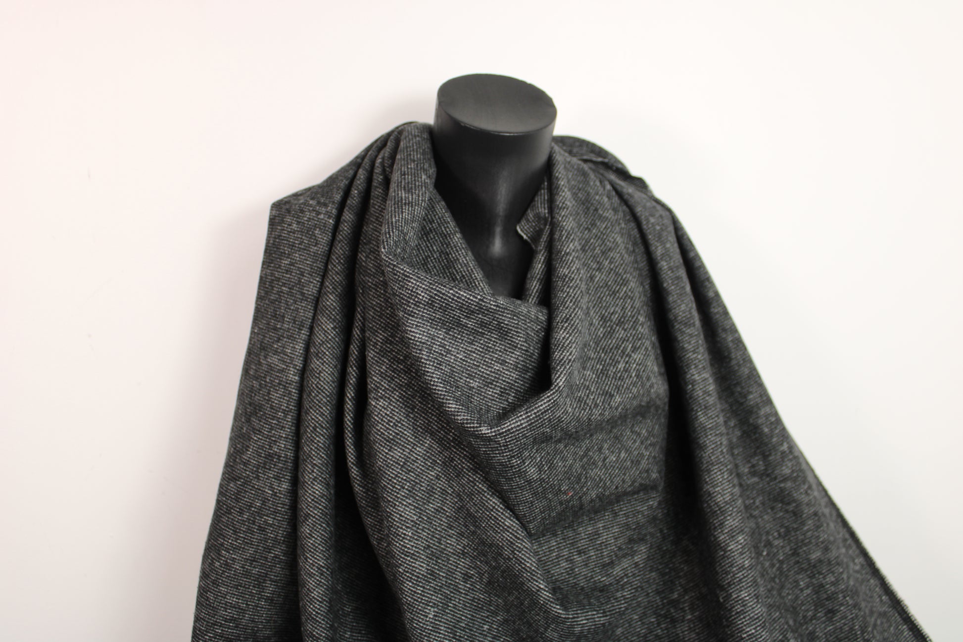Tissu flanelle de laine et coton - gris anthracite - photo 3/4 | So Tissus