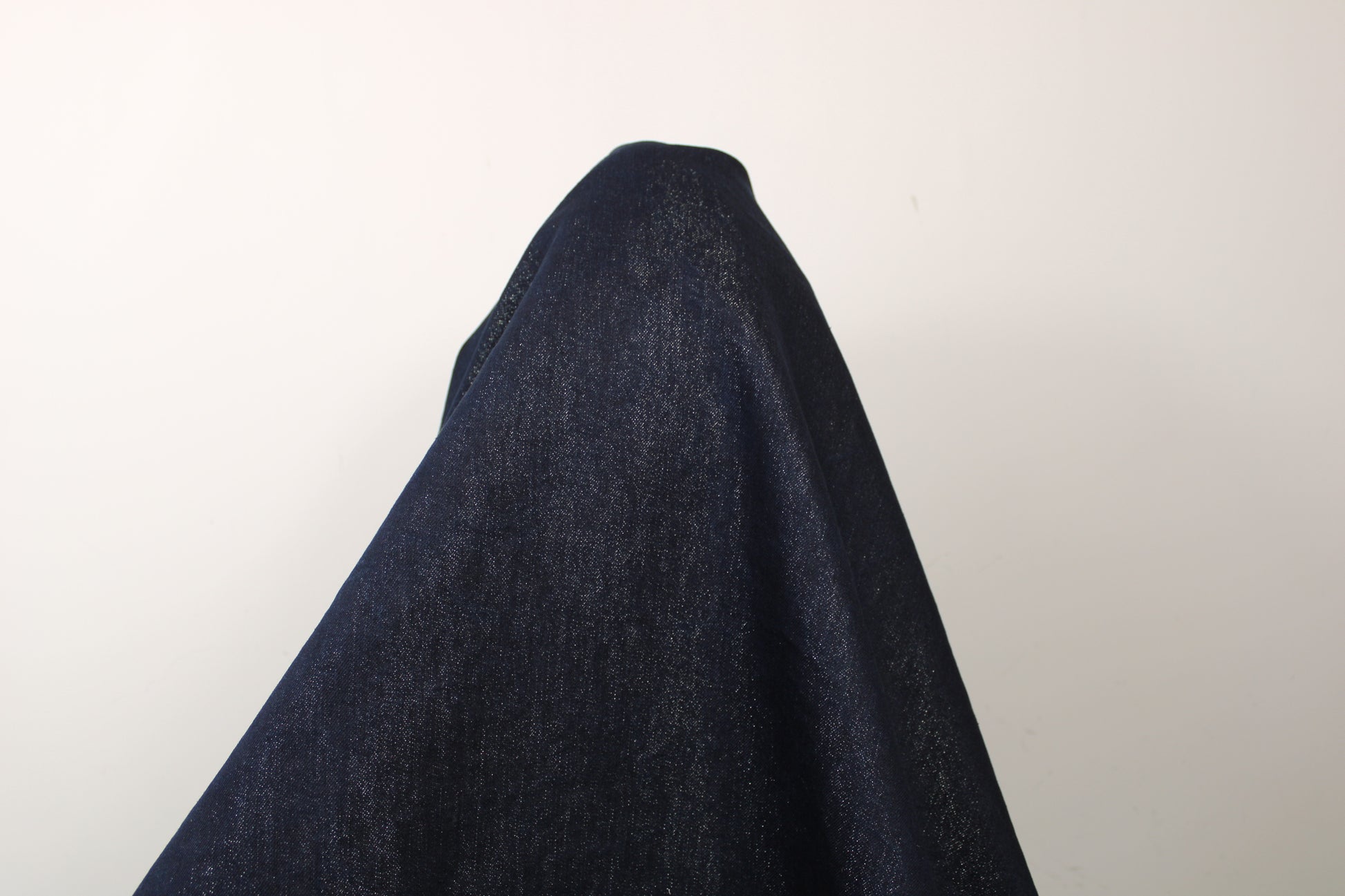 Tissu denim - brut et argenté - photo 3/4 | So Tissus