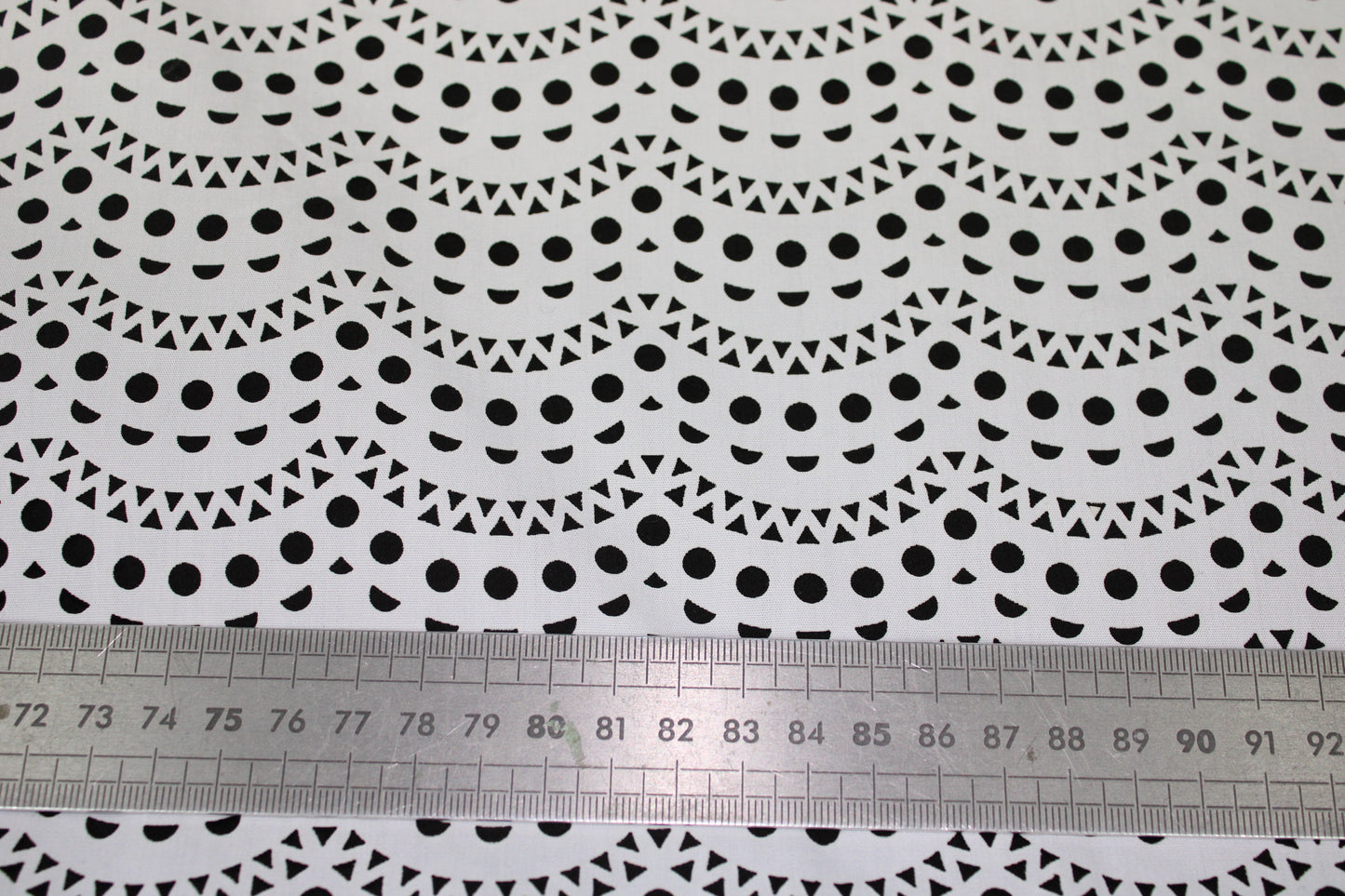 Tissu broderie anglaise au laser - blanc - photo 5/5 | So Tissus