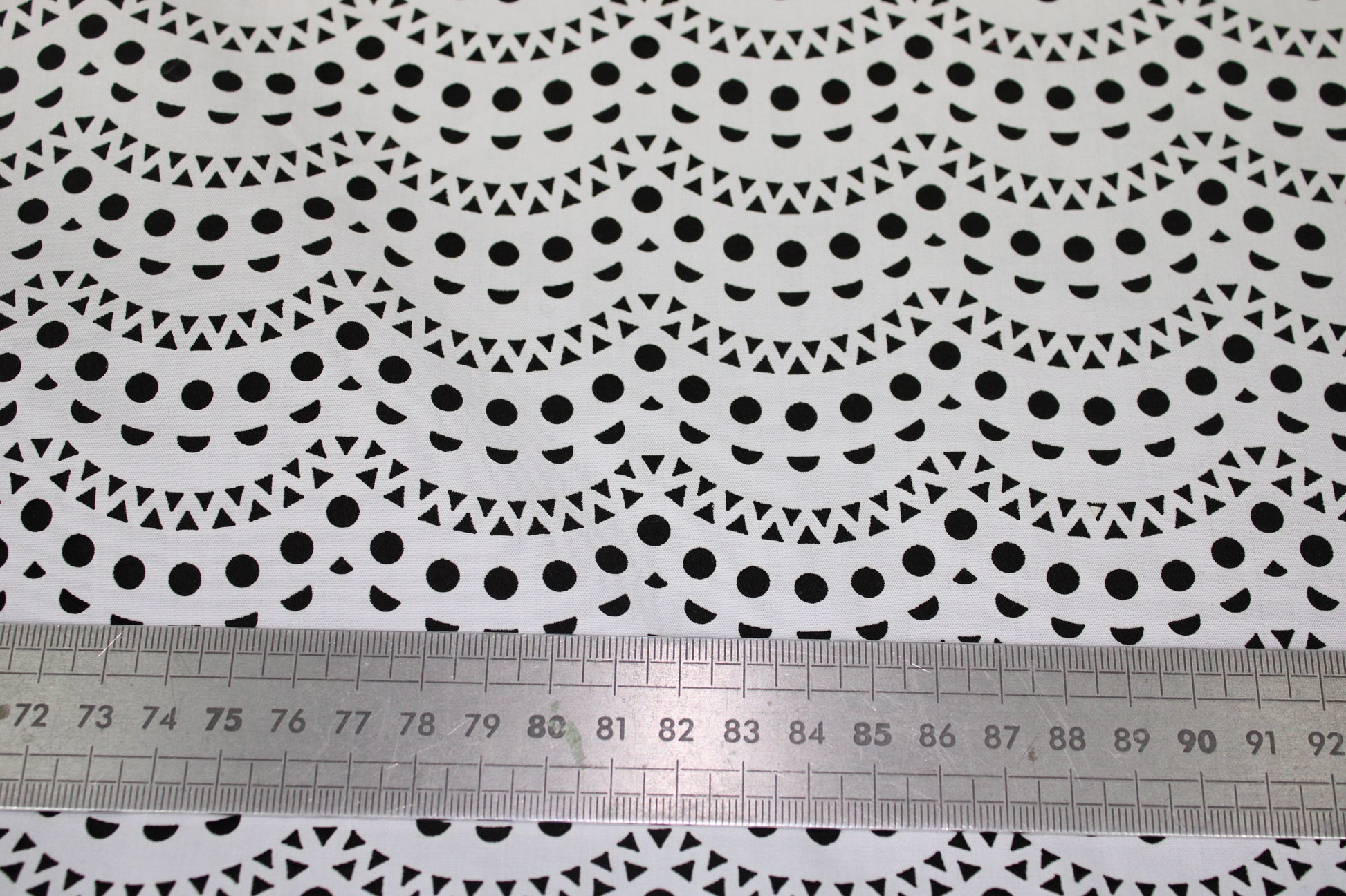 Tissu broderie anglaise au laser - blanc - photo 5/5 | So Tissus