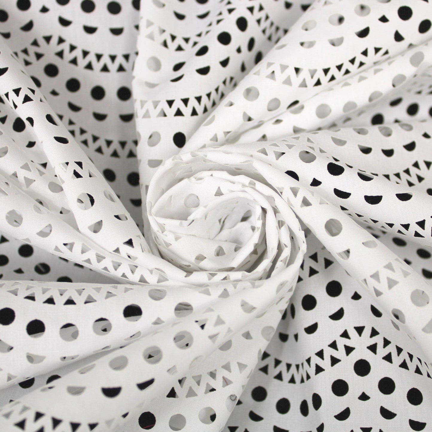 Tissu broderie anglaise au laser - blanc - photo 1/5 | So Tissus