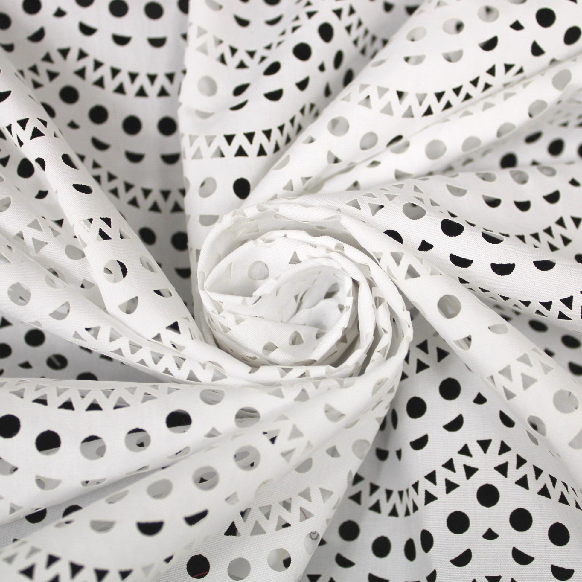 Tissu broderie anglaise au laser - blanc - photo 1/5 | So Tissus