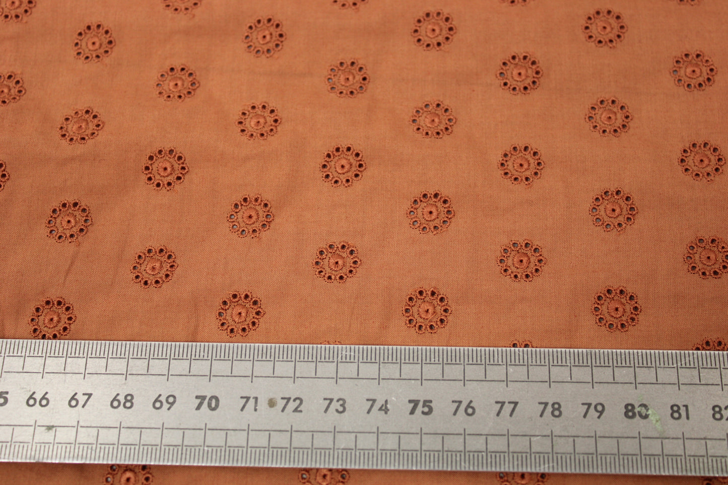Tissu broderie anglaise - terracotta - photo 5/5 | So Tissus