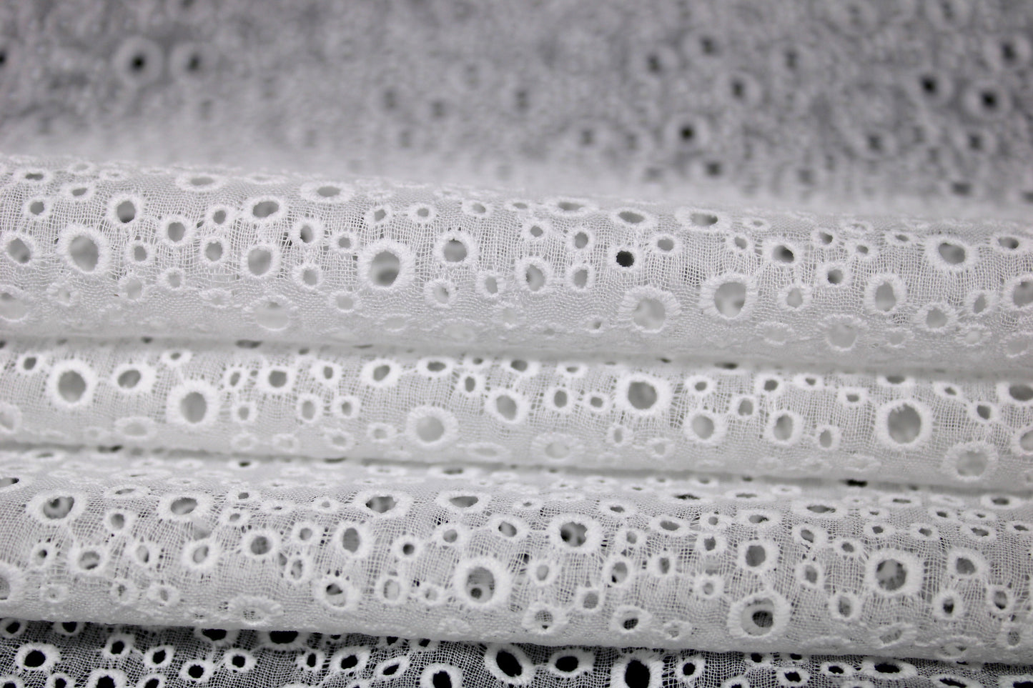Tissu broderie anglaise - blanc - photo 2/4 | So Tissus