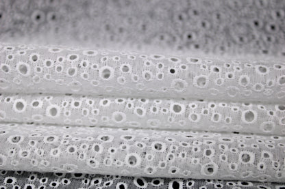 Tissu broderie anglaise - blanc - photo 2/4 | So Tissus