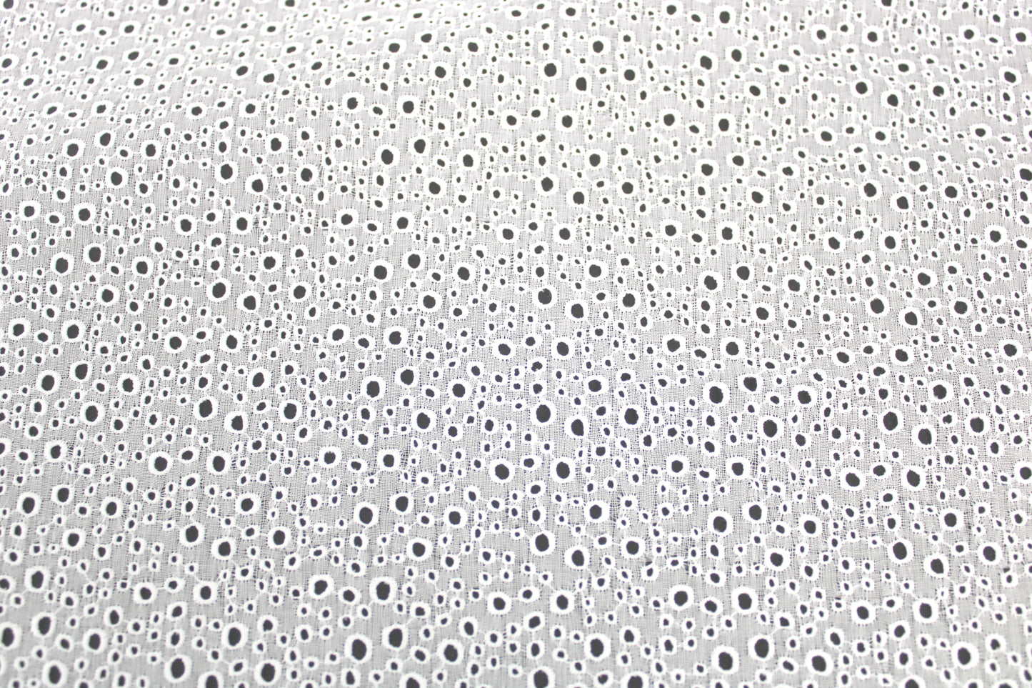Tissu broderie anglaise - blanc - photo 3/4 | So Tissus