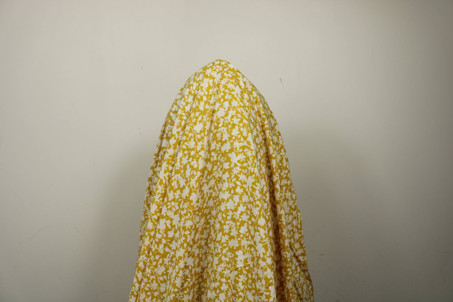 Tissu javanaise de viscose - imprimé fleuri - jaune et blanc - photo 3/4 | So Tissus
