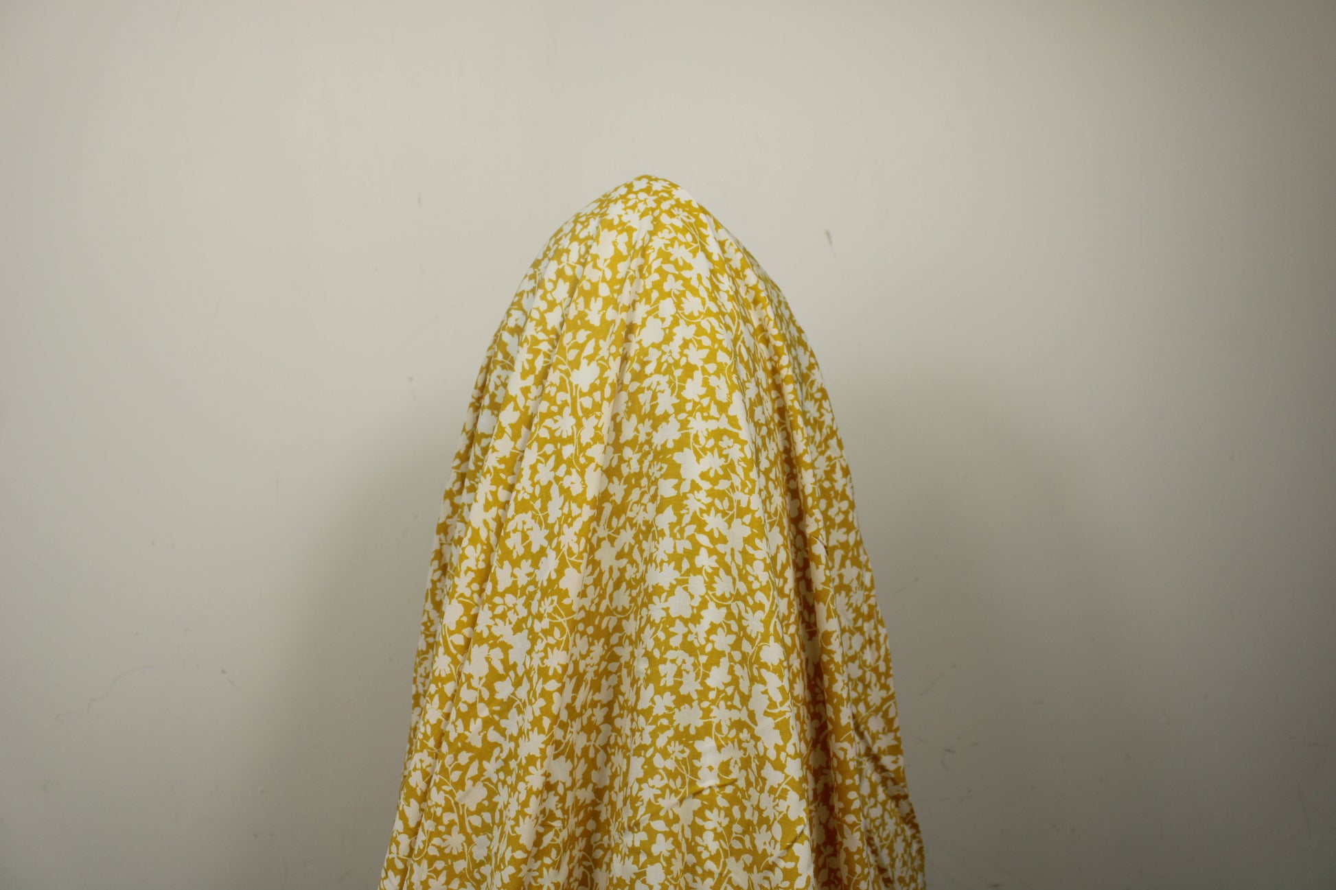 Tissu javanaise de viscose - imprimé fleuri - jaune et blanc - photo 3/4 | So Tissus