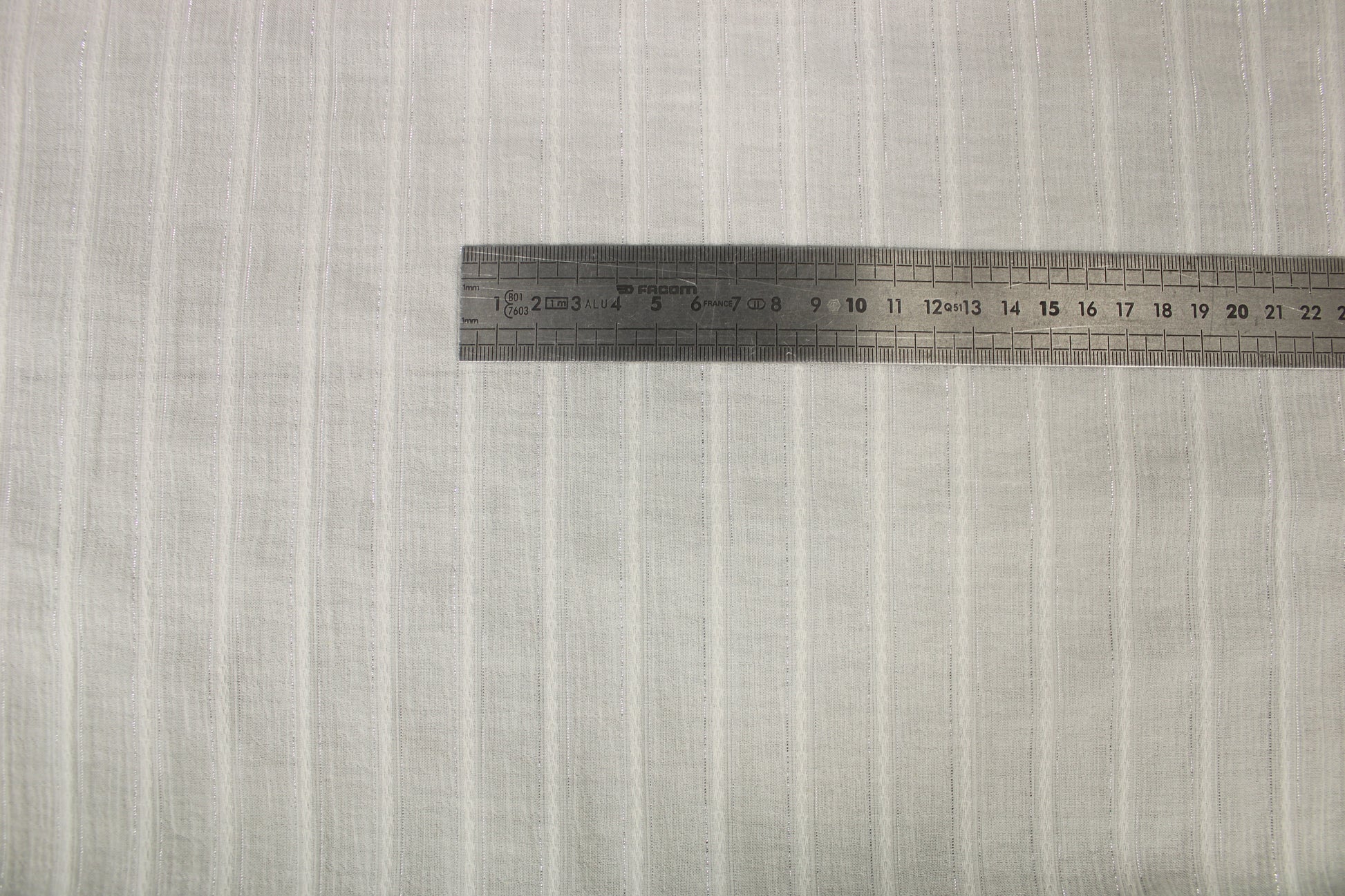 Tissu gaze de coton - blanc à rayures argenté - photo 4/4 | So Tissus