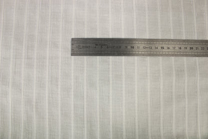 Tissu gaze de coton - blanc à rayures argenté - photo 4/4 | So Tissus