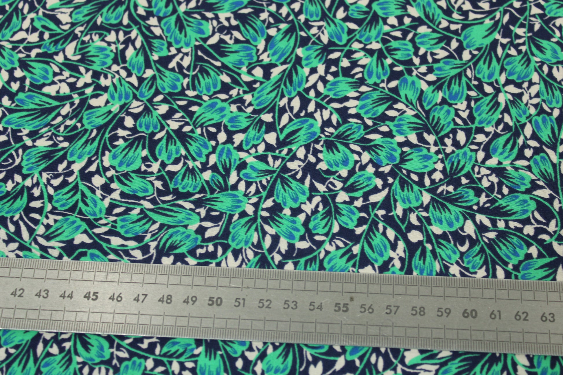 Tissu javanaise de viscose - imprimé fleuri - ton turquoise et bleu - photo 5/5 | So Tissus