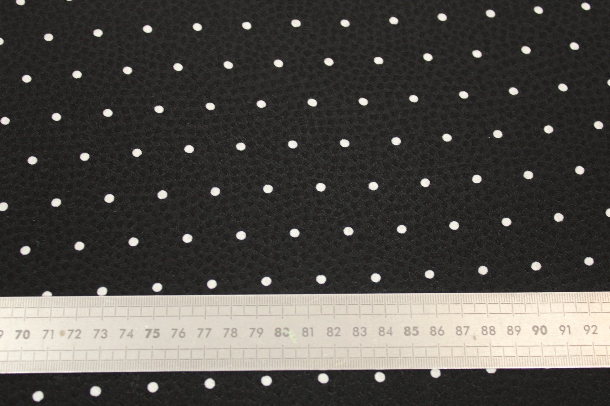 Tissu crêpe de soie - imprimé à pois - noir et blanc - photo 5/5 | So Tissus