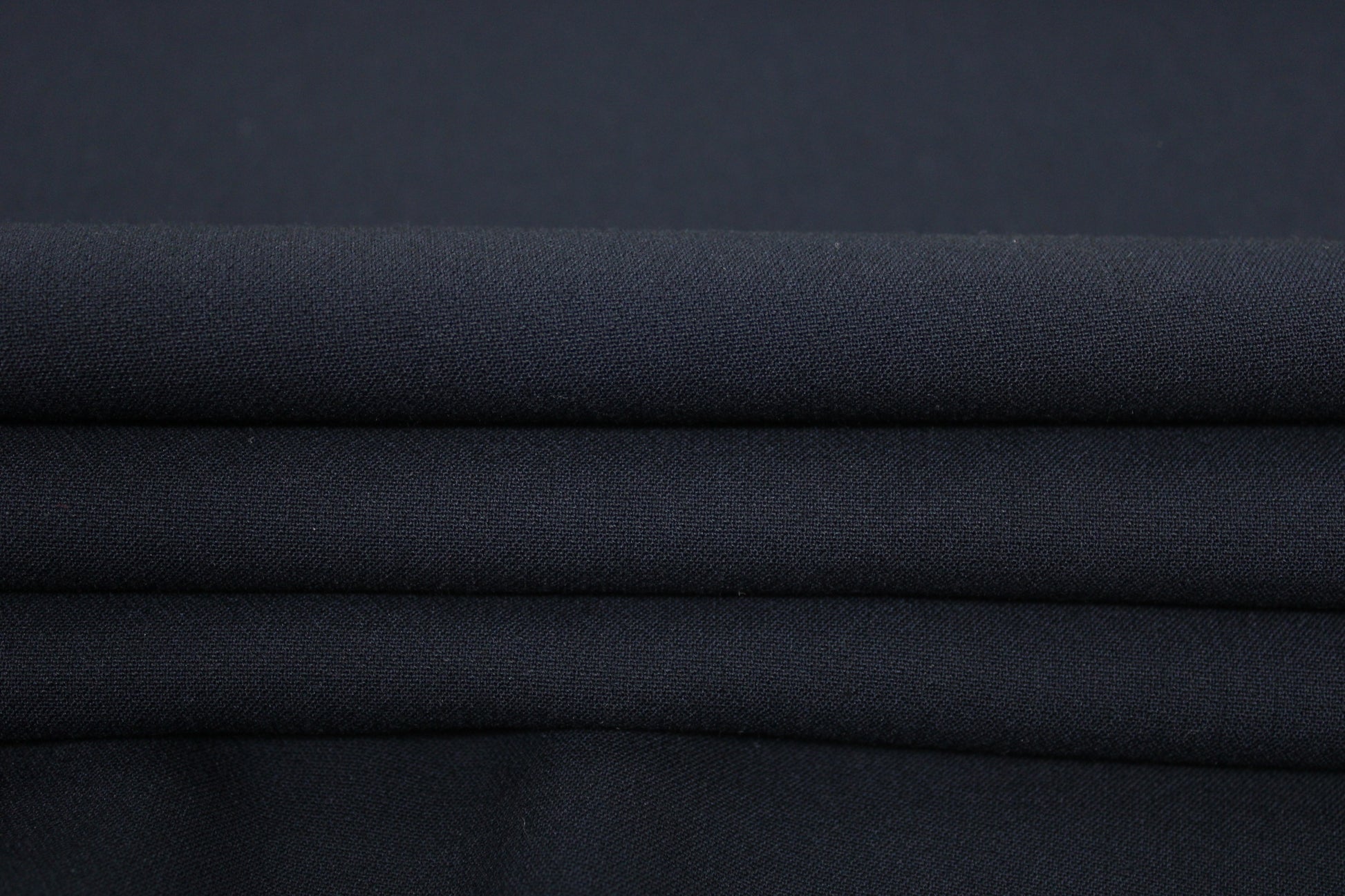 Tissu double crêpe stretch - bleu marine - photo 2/3 | So Tissus