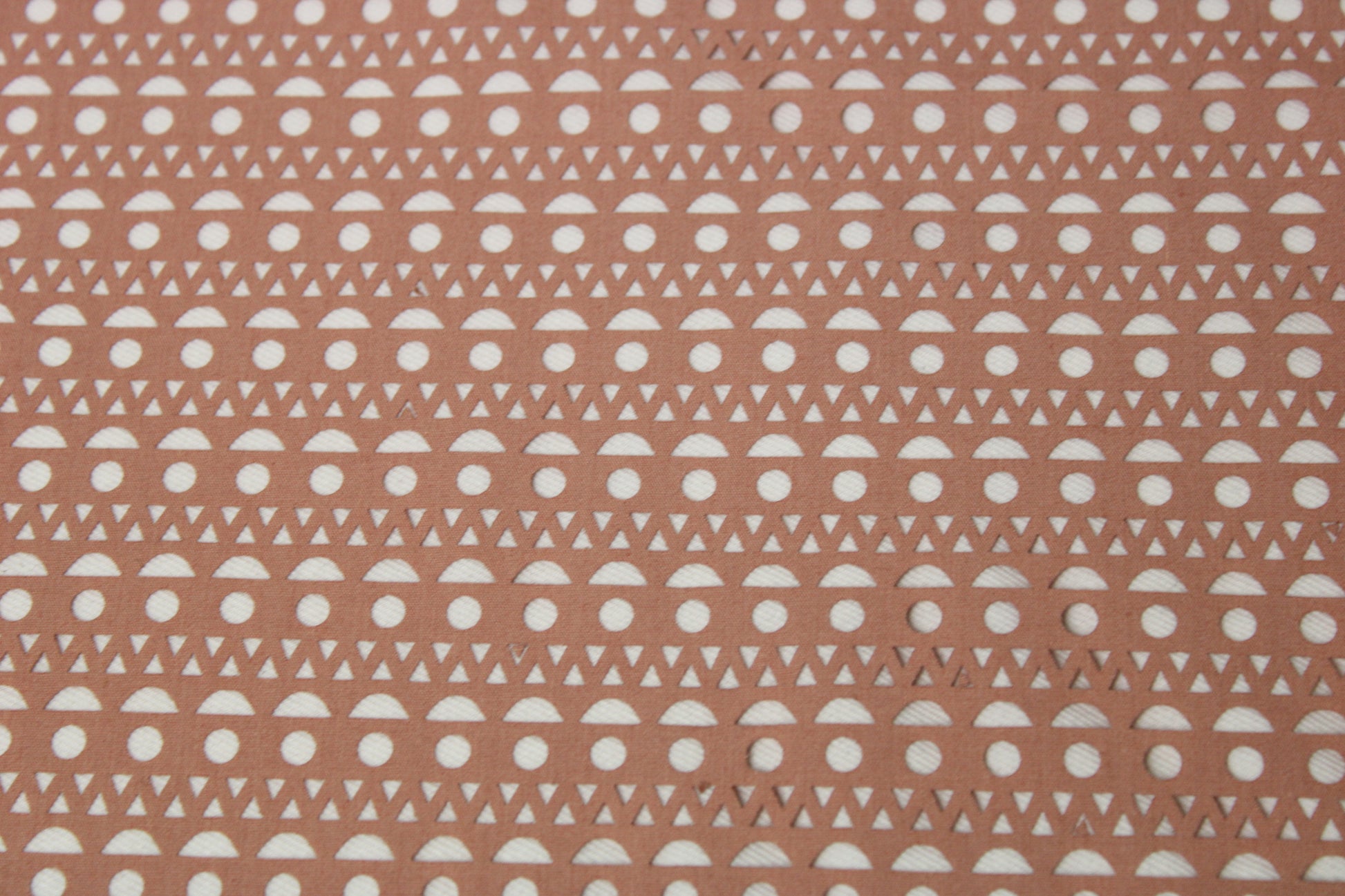 Tissu broderie anglaise au laser - nude - photo 4/5 | So Tissus