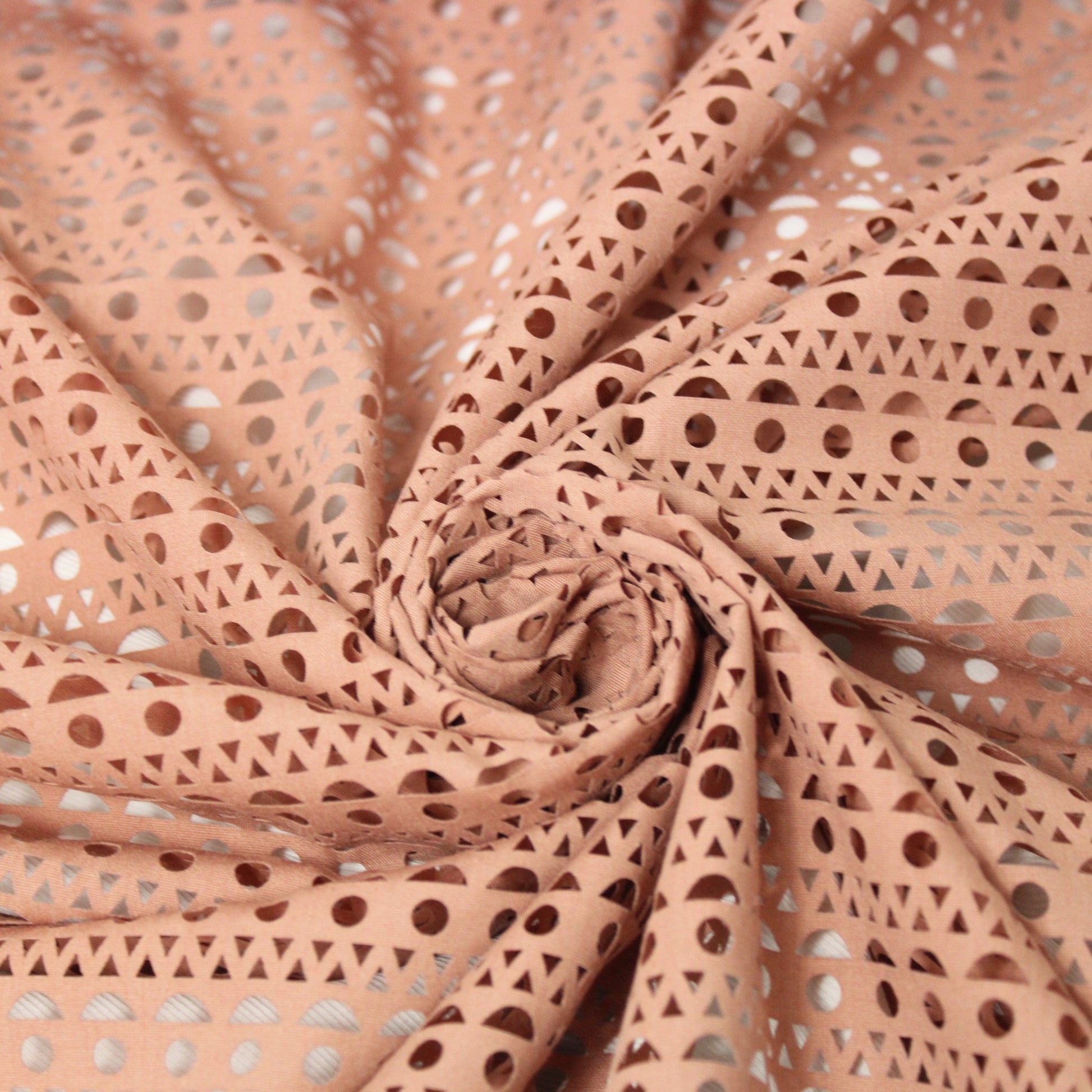 Tissu broderie anglaise au laser - nude - photo 1/5 | So Tissus