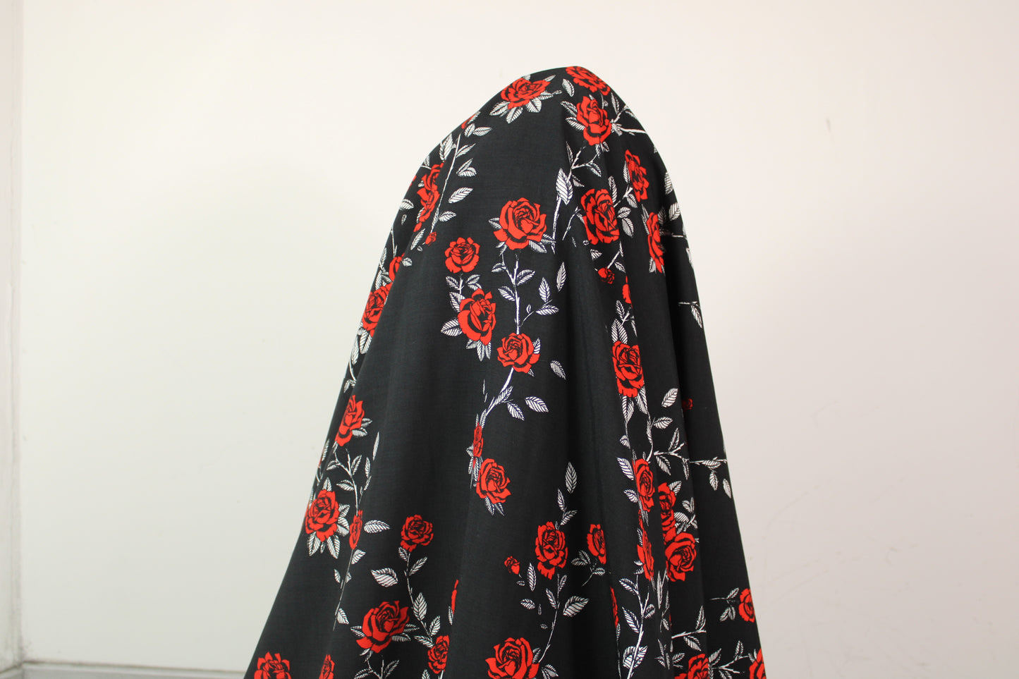 Tissu crêpe viscose - imprimé roses rouges - photo 3/5 | So Tissus