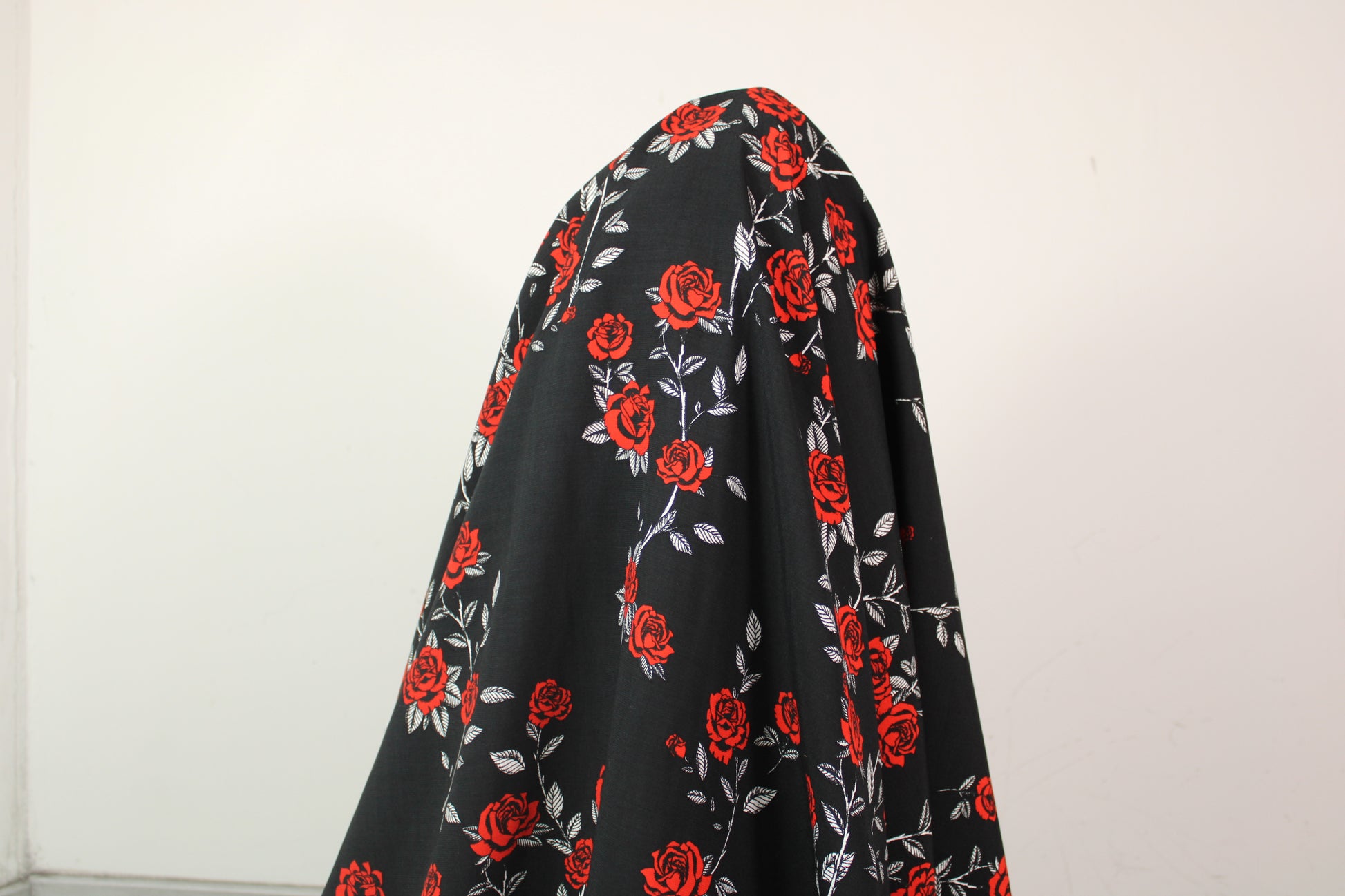 Tissu crêpe viscose - imprimé roses rouges - photo 3/5 | So Tissus