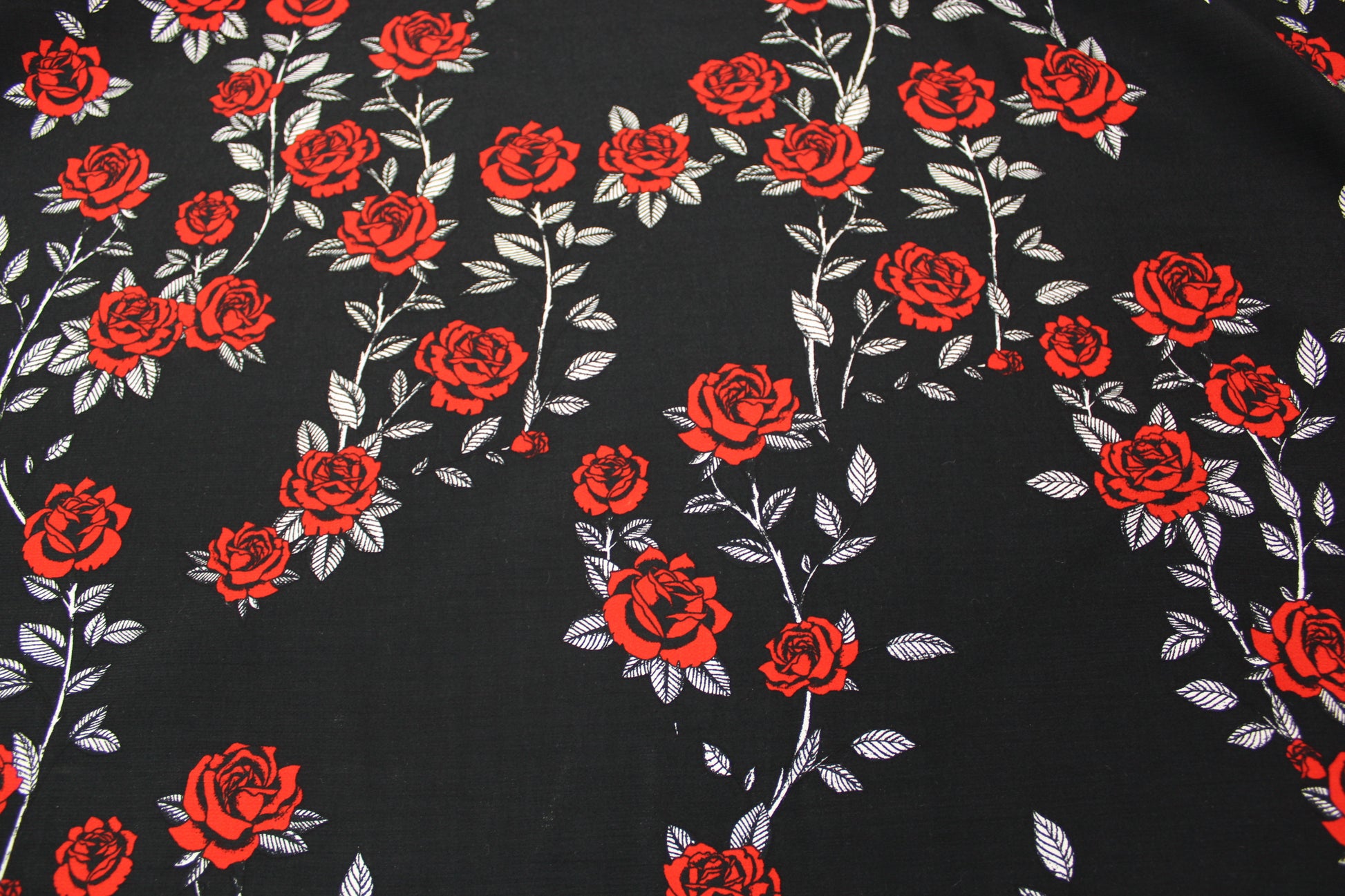 Tissu crêpe viscose - imprimé roses rouges - photo 4/5 | So Tissus