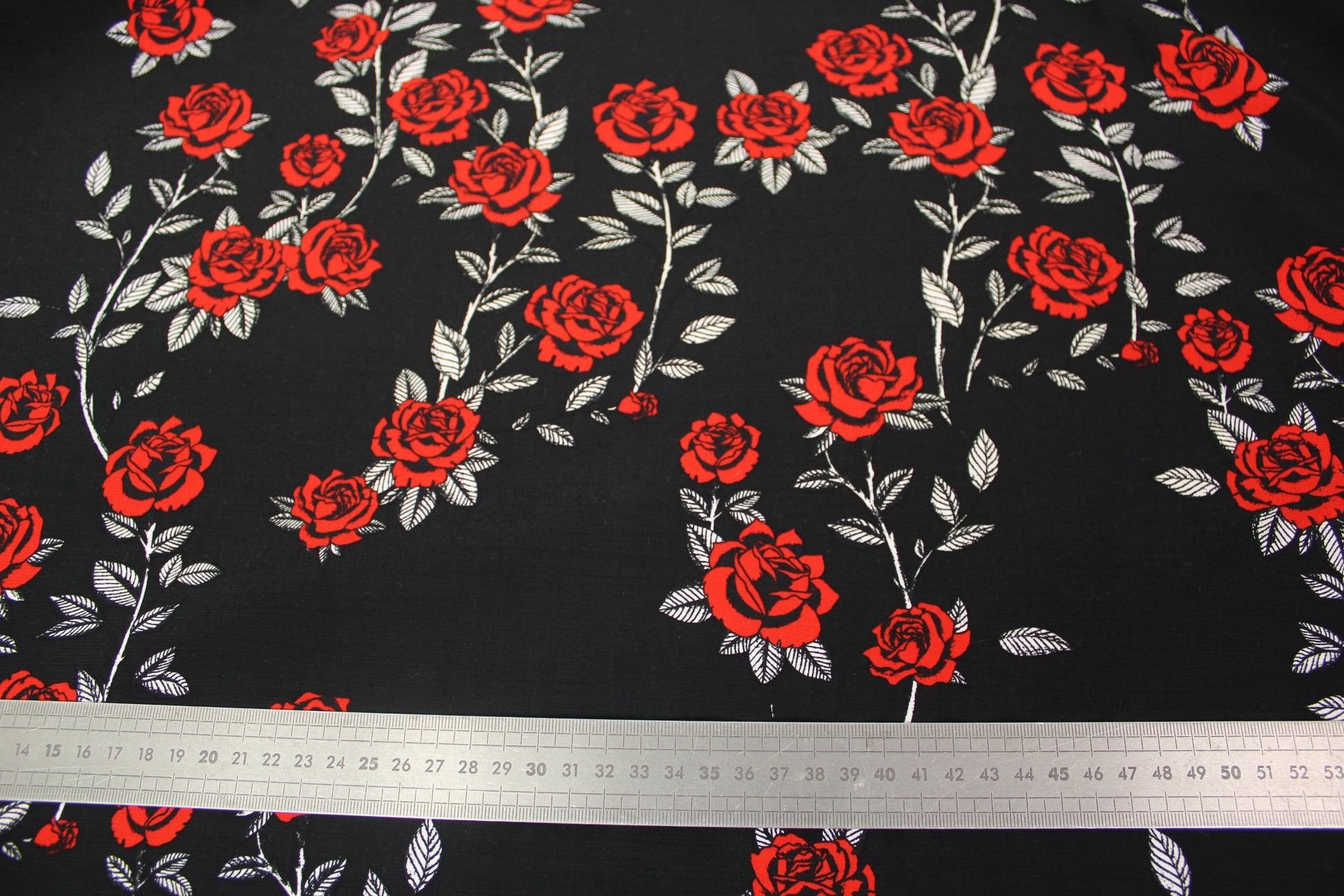 Tissu crêpe viscose - imprimé roses rouges - photo 5/5 | So Tissus