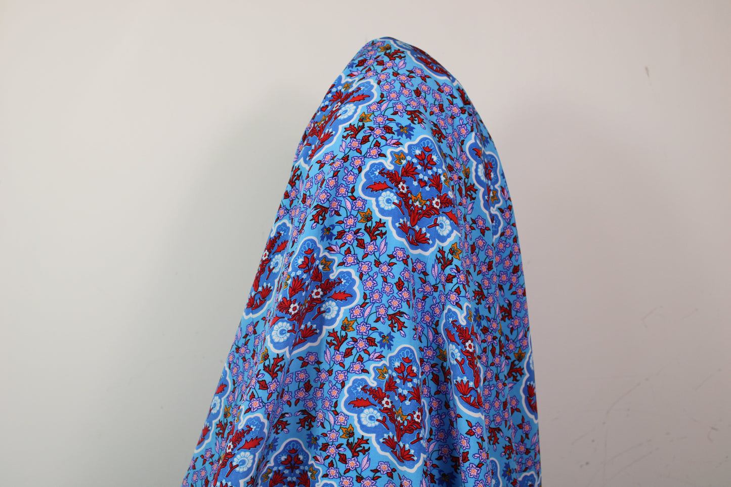 Tissu crêpe viscose - imprimé fleuri - ton bleu - photo 3/5 | So Tissus