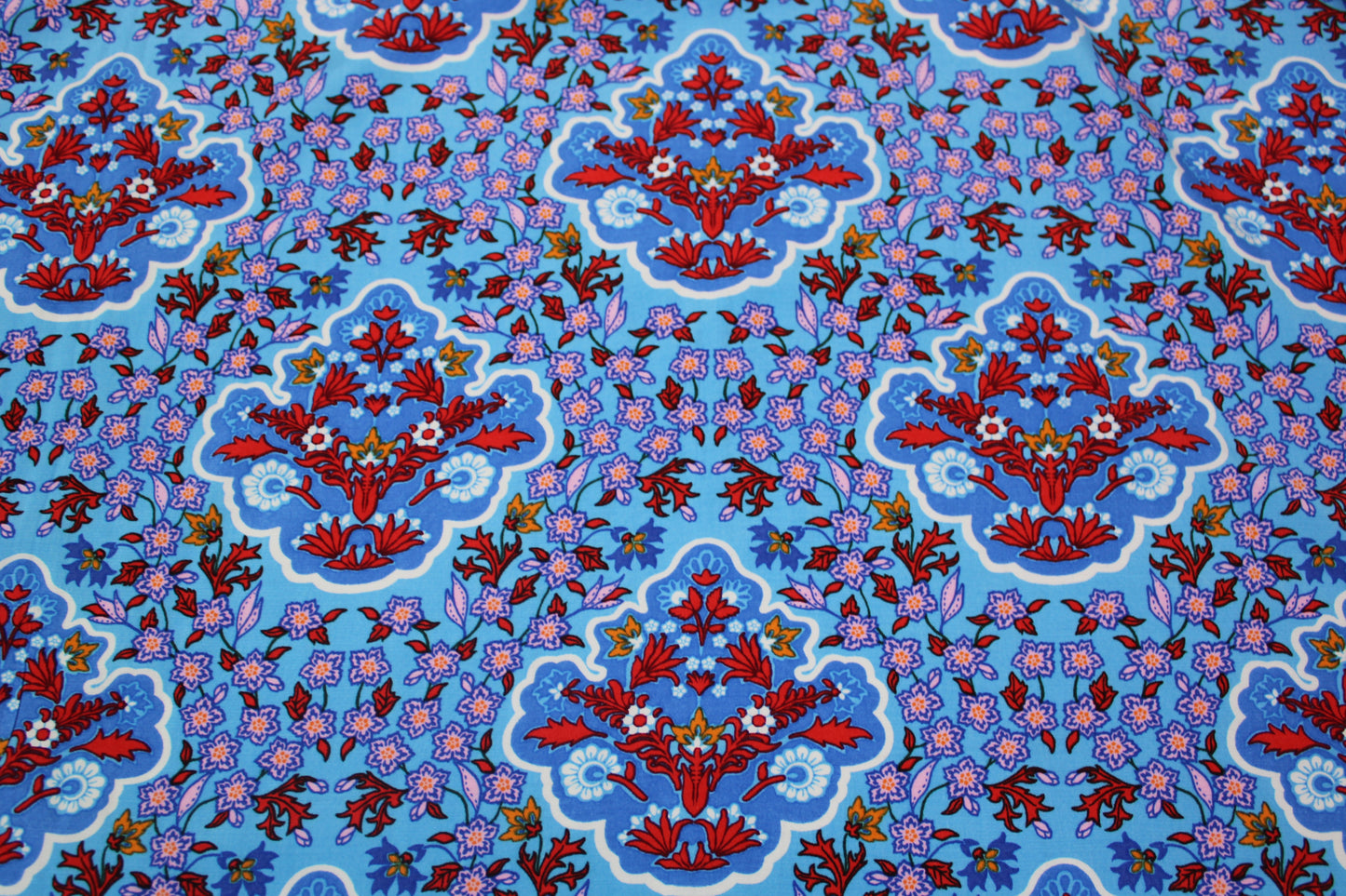 Tissu crêpe viscose - imprimé fleuri - ton bleu - photo 4/5 | So Tissus