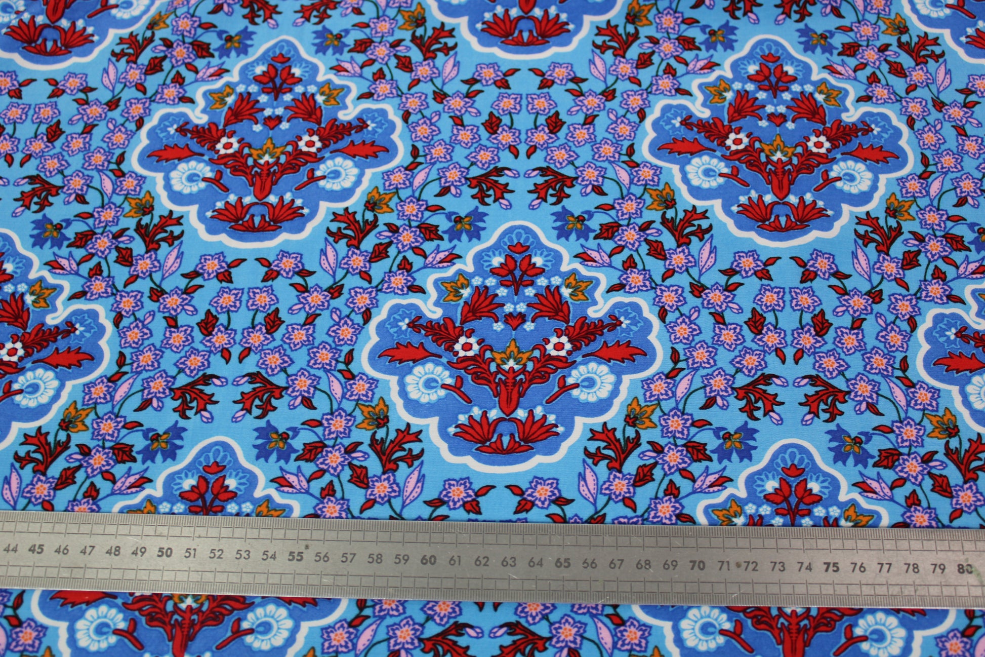 Tissu crêpe viscose - imprimé fleuri - ton bleu - photo 5/5 | So Tissus