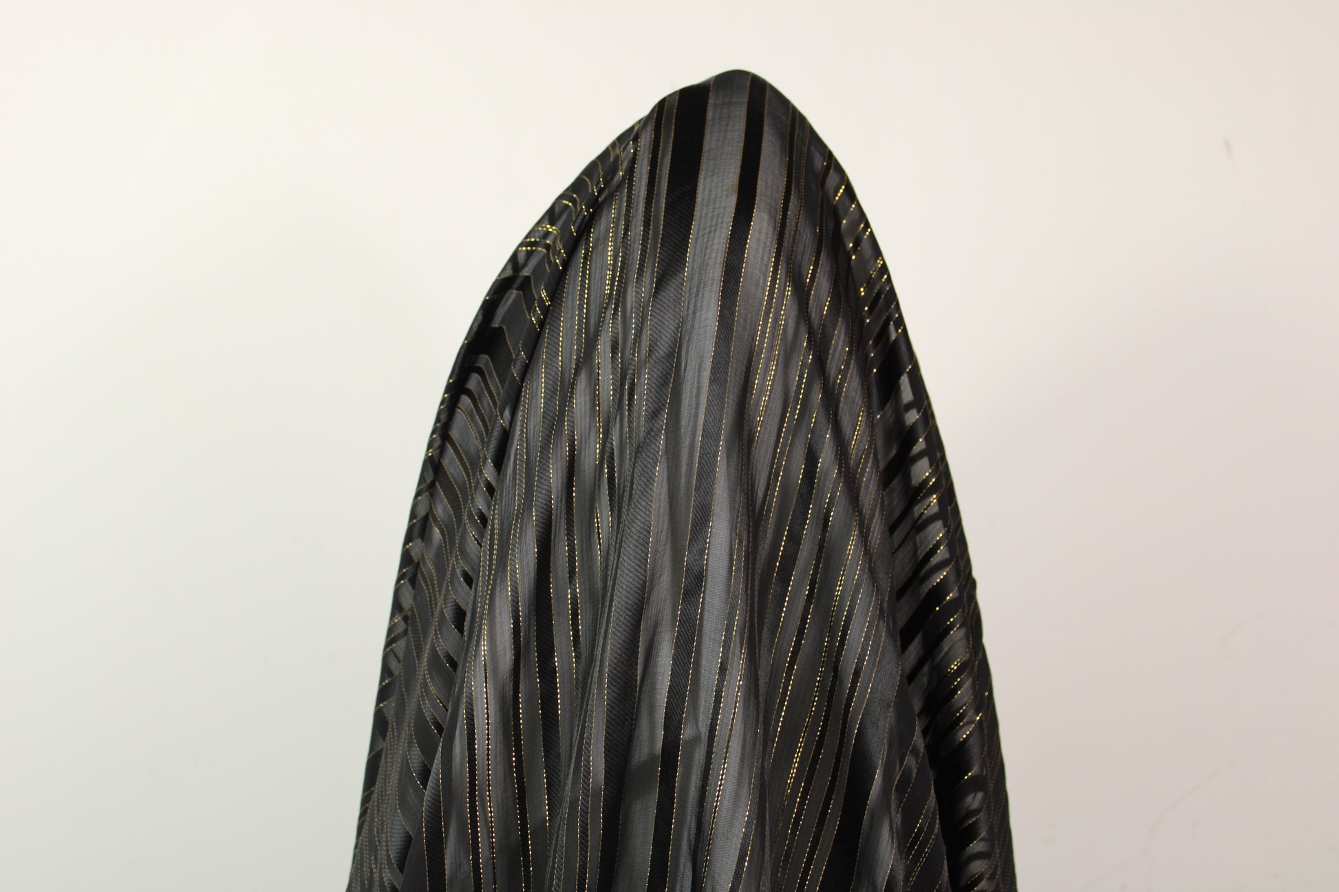 Tissu mousseline de soie - à rayures - noir et doré - photo 3/6 | So Tissus