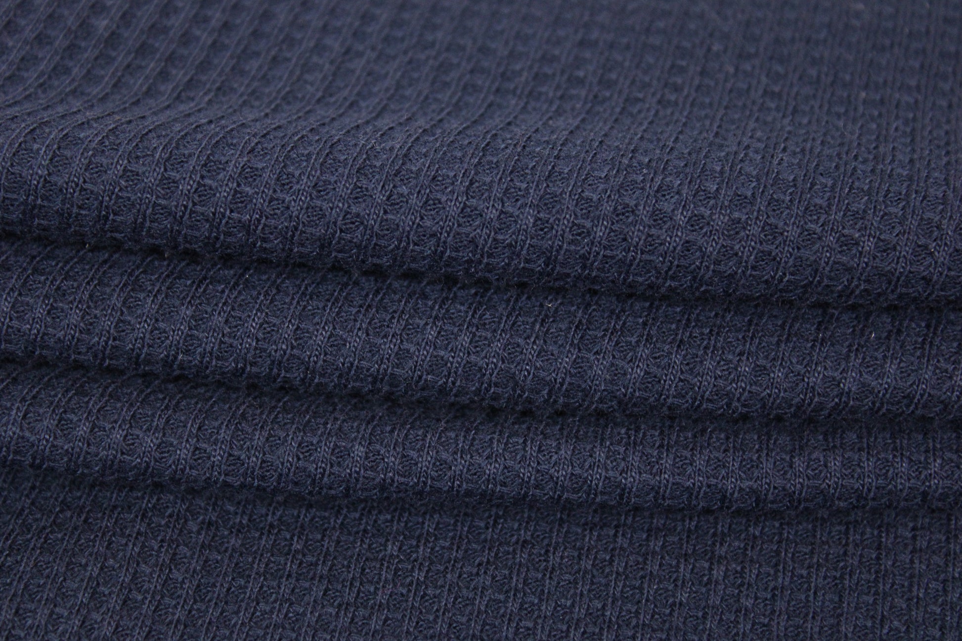 Tissu maille nid d'abeille - bleu marine - photo 2/3 | So Tissus