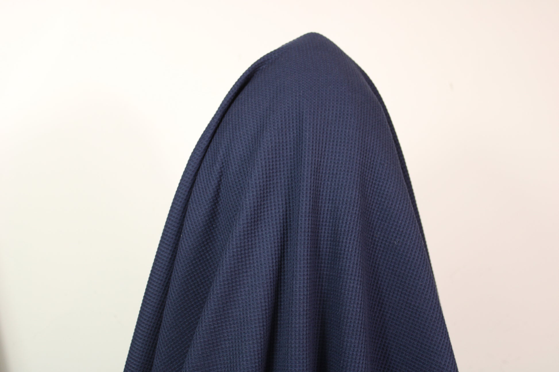 Tissu maille nid d'abeille - bleu marine - photo 3/3 | So Tissus