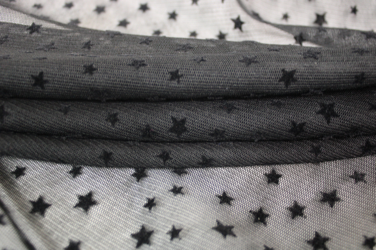 Tissu maille résille motif étoile - noir - photo 2/6 | So Tissus