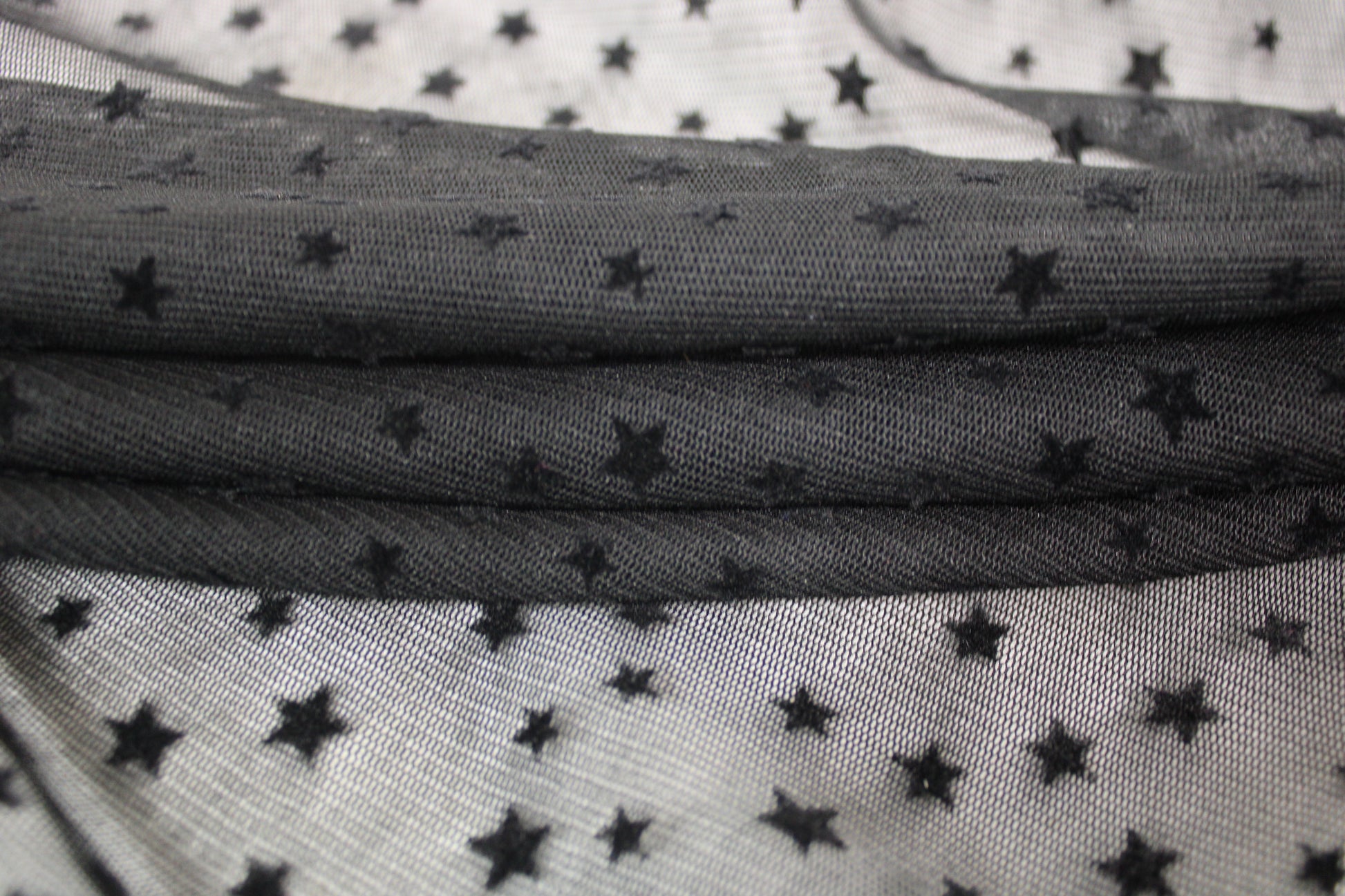Tissu maille résille motif étoile - noir - photo 2/6 | So Tissus