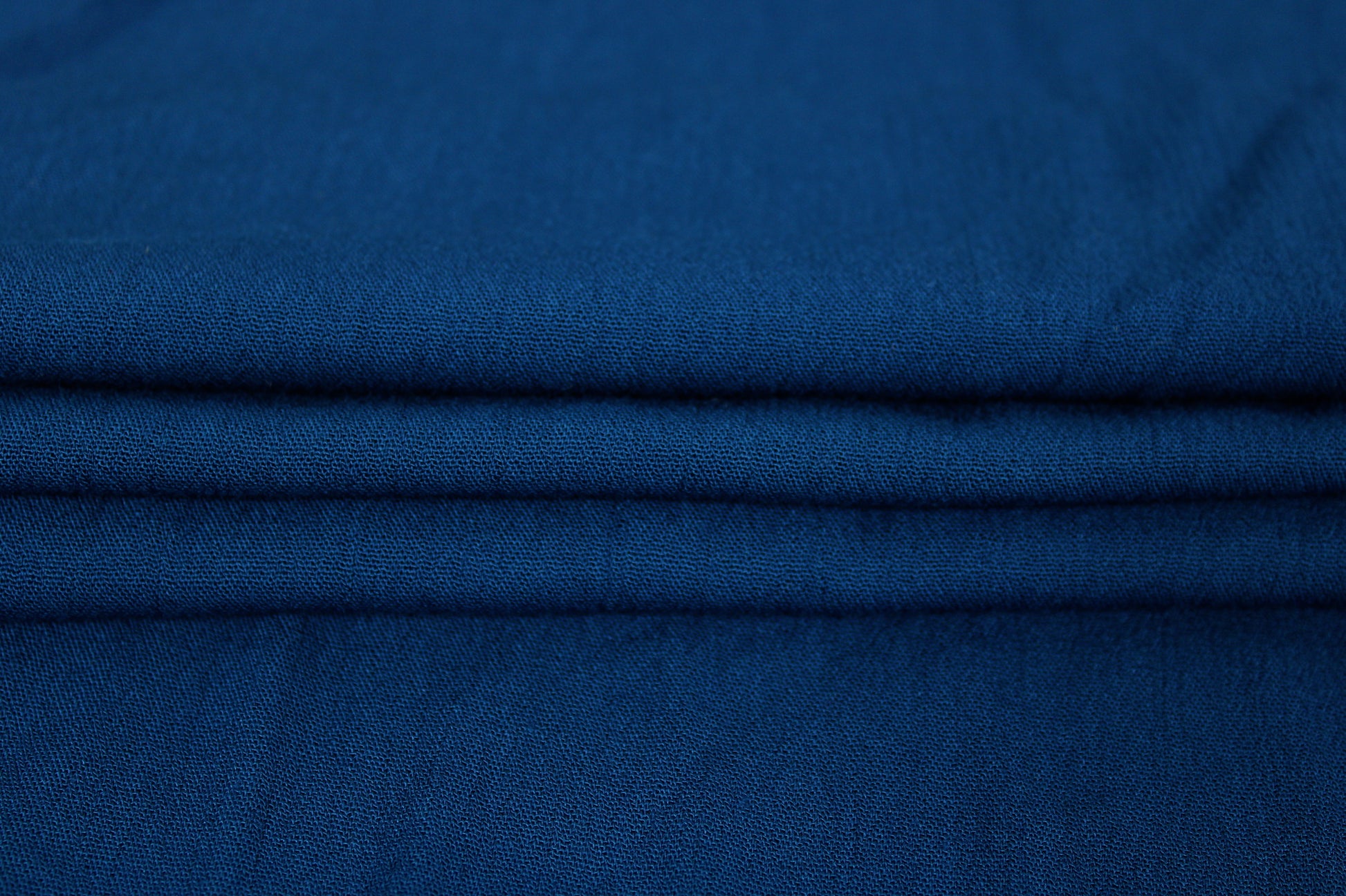 Tissu crêpe viscose - bleu canard - photo 2/3 | So Tissus