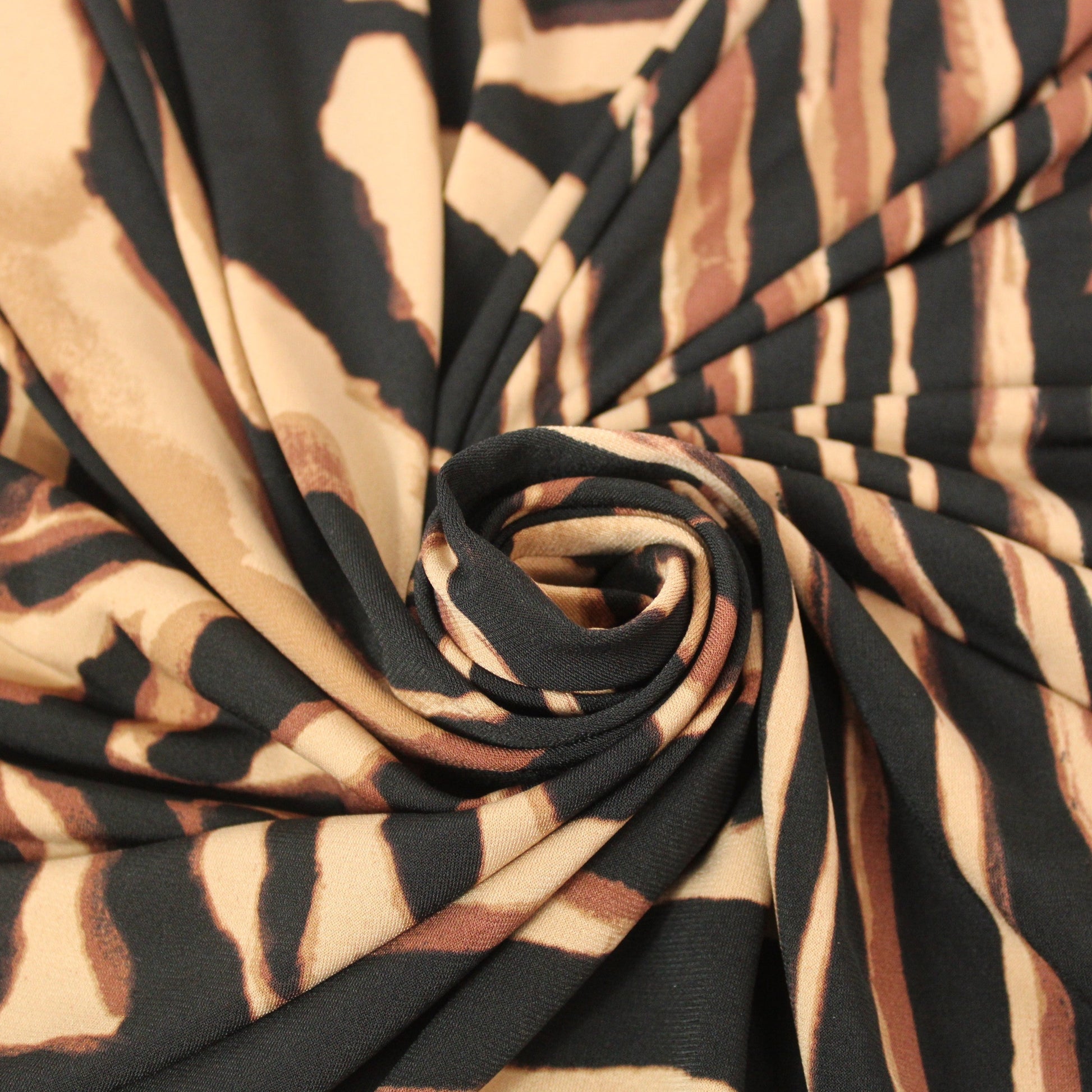 Tissu maille imprimé éthnique - ton beige et noir - photo 1/5 | So Tissus