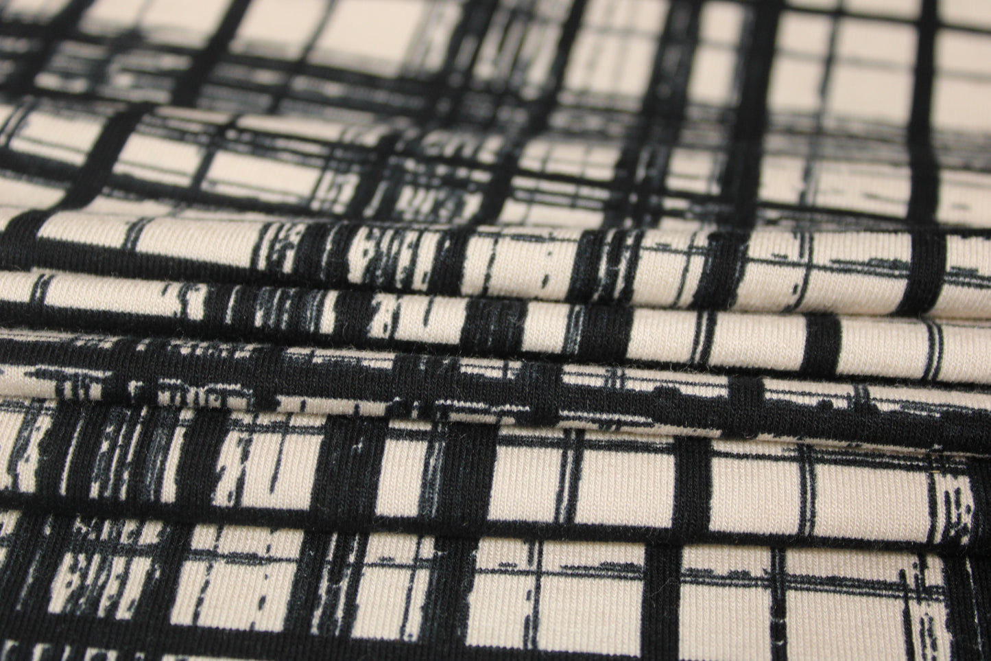 Tissu maille jersey - imprimé à carreaux - écru et noir - photo 2/4 | So Tissus