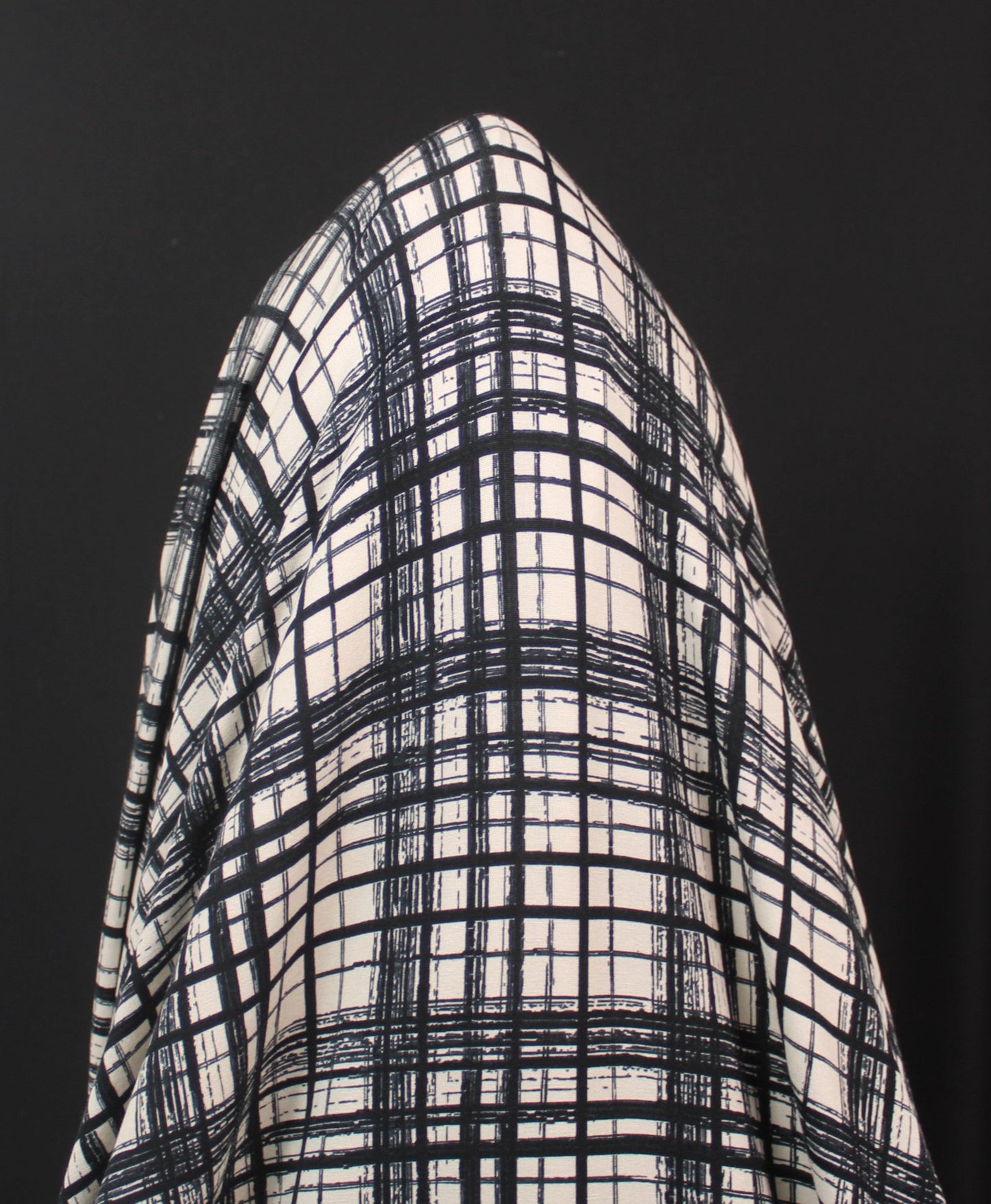 Tissu maille jersey - imprimé à carreaux - écru et noir - photo 3/4 | So Tissus