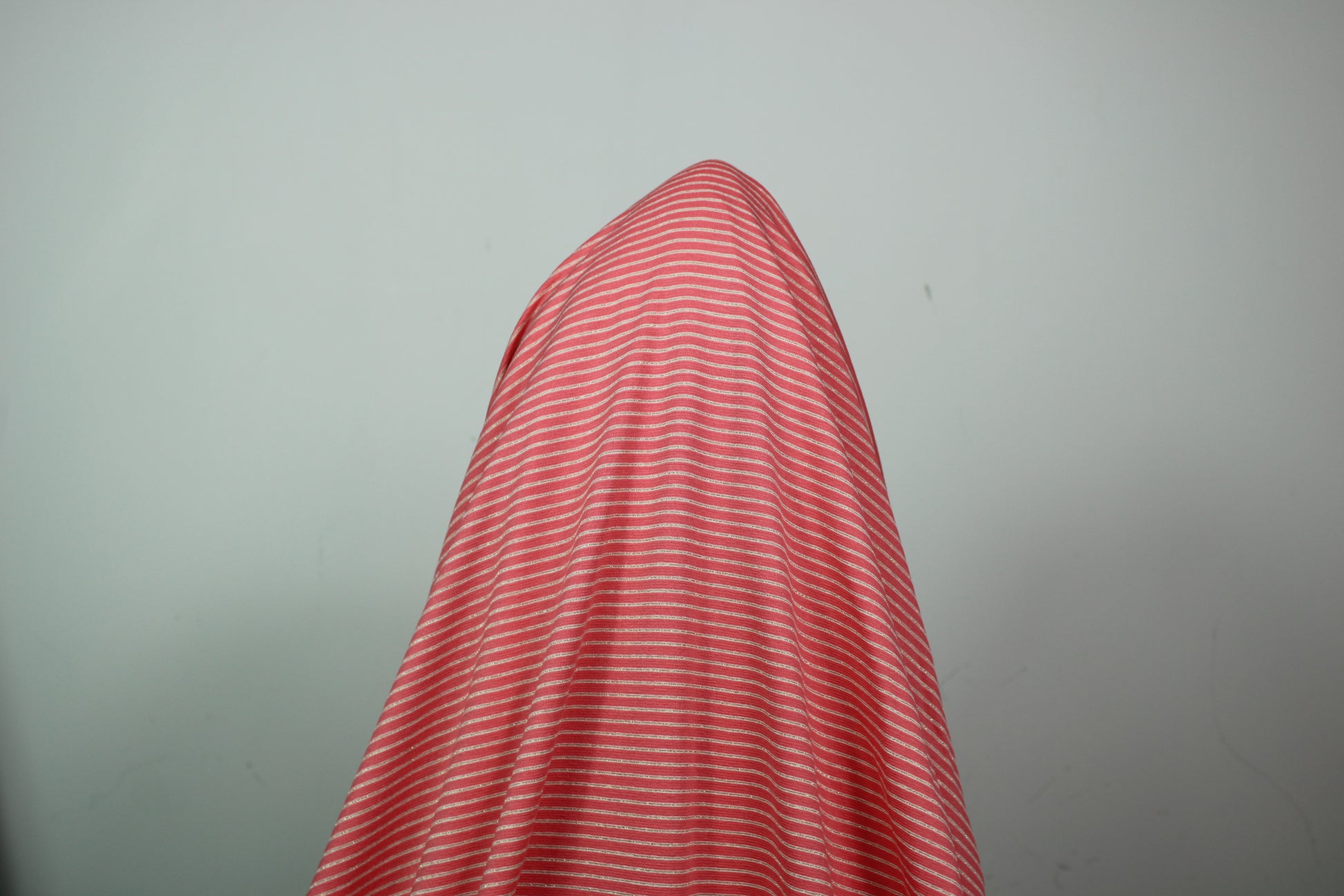 Tissu maille jersey viscose - à rayures - corail, beige et doré - photo 3/4 | So Tissus