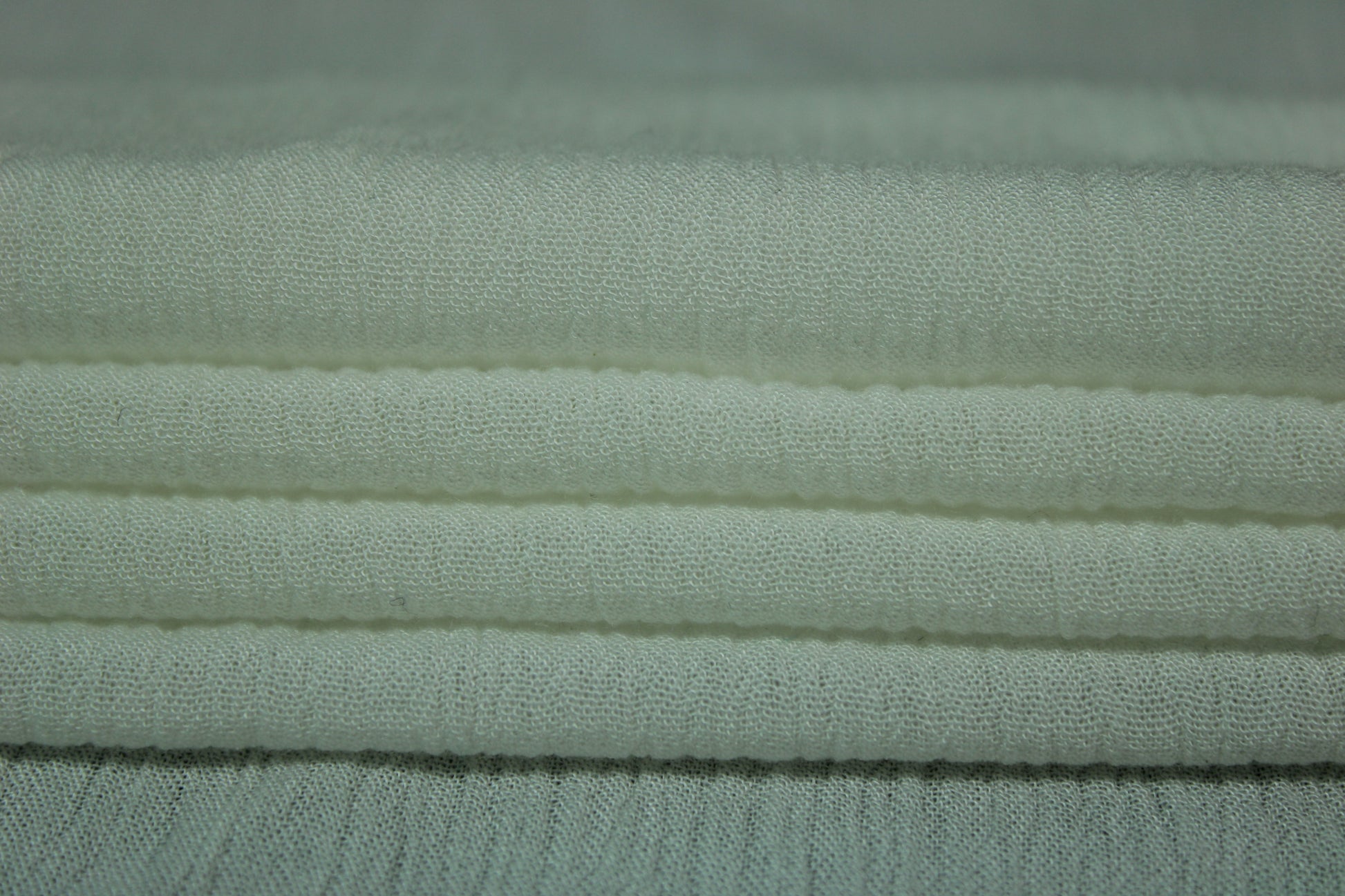 Tissu crêpon viscose - blanc - photo 2/3 | So Tissus