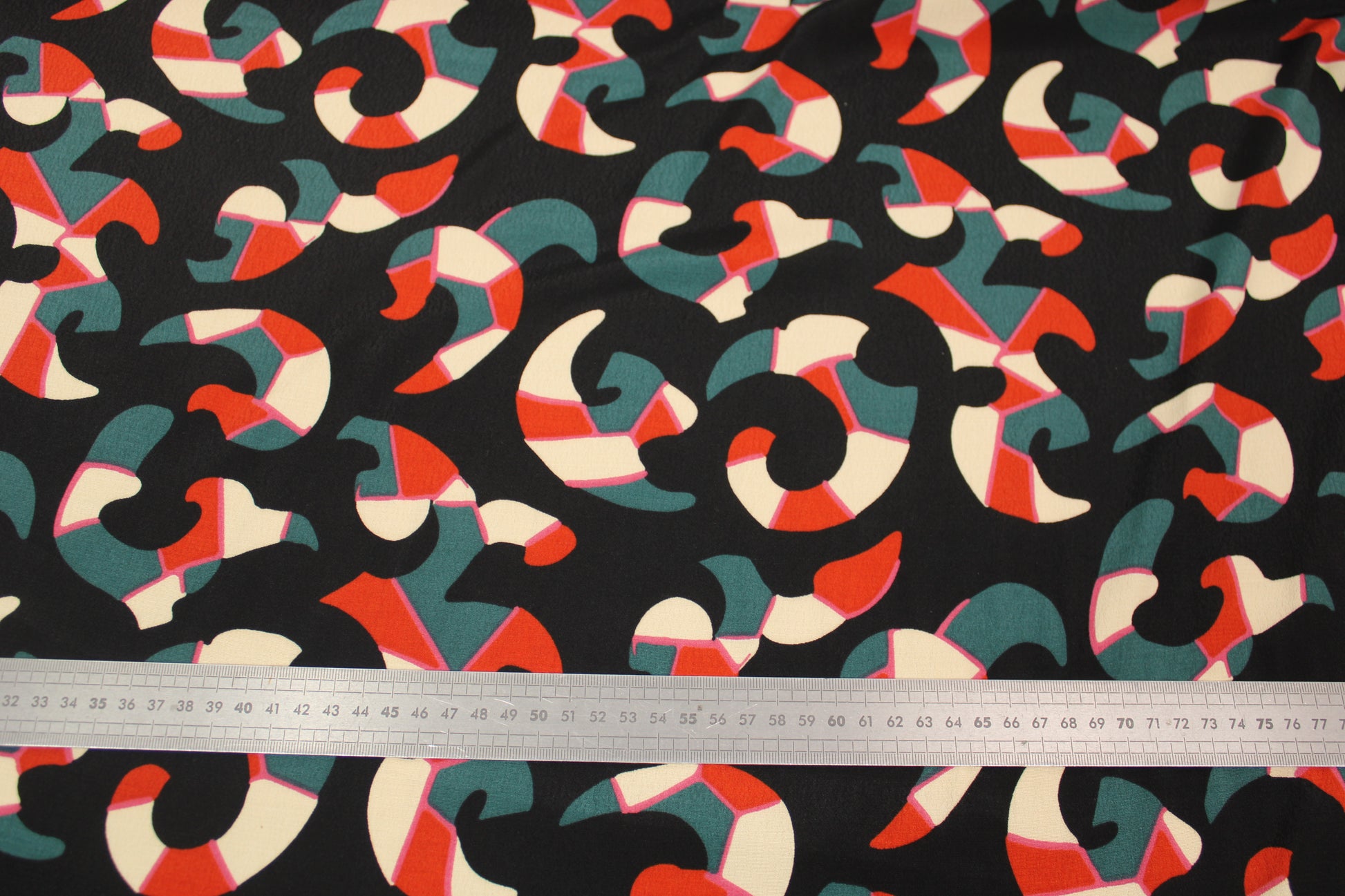 Tissu crêpe viscose - imprimé abstrait - photo 4/4 | So Tissus