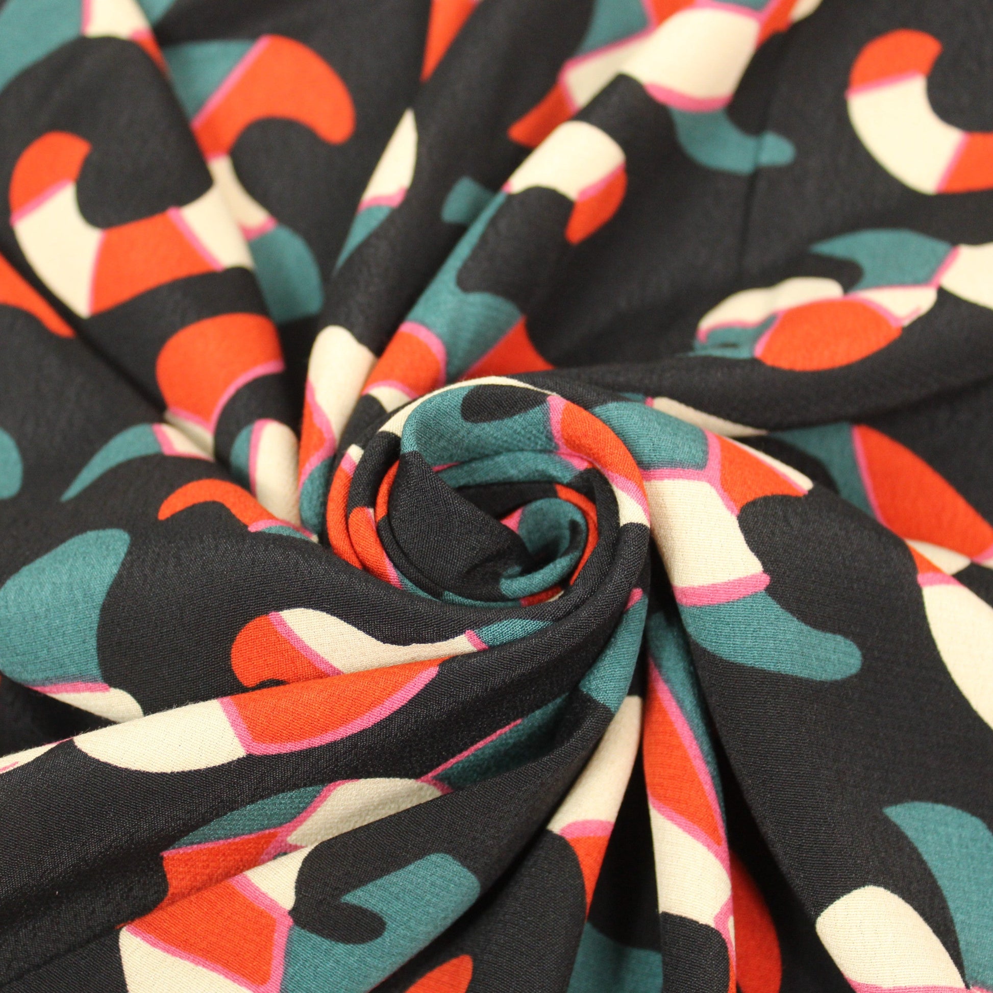 Tissu crêpe viscose - imprimé abstrait - photo 1/4 | So Tissus