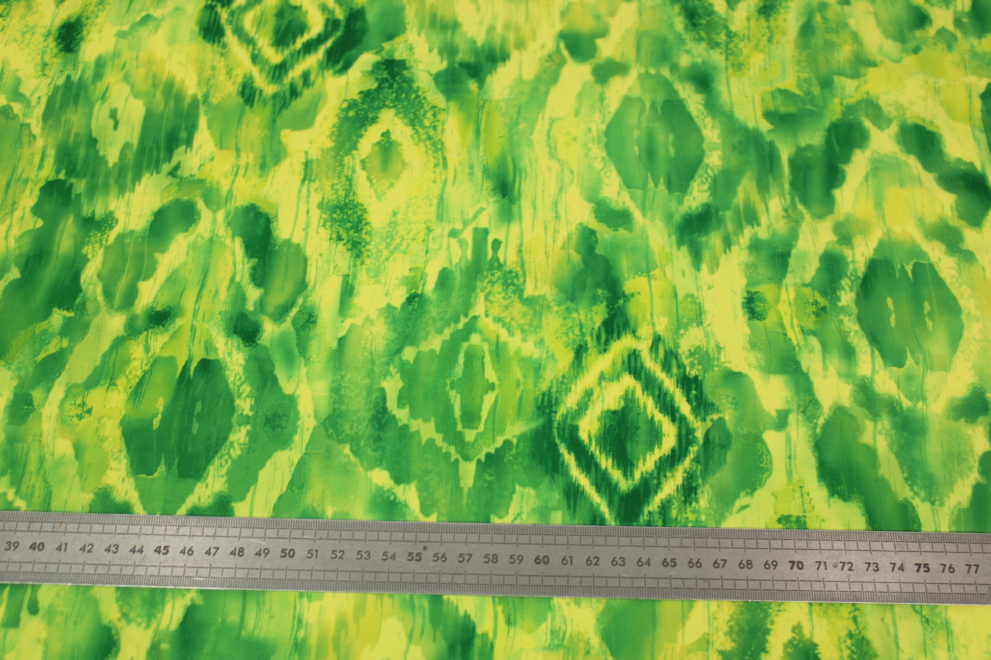 Tissu crêpe japonais - imprimé tacheté - ton vert et jaune - photo 4/4 | So Tissus