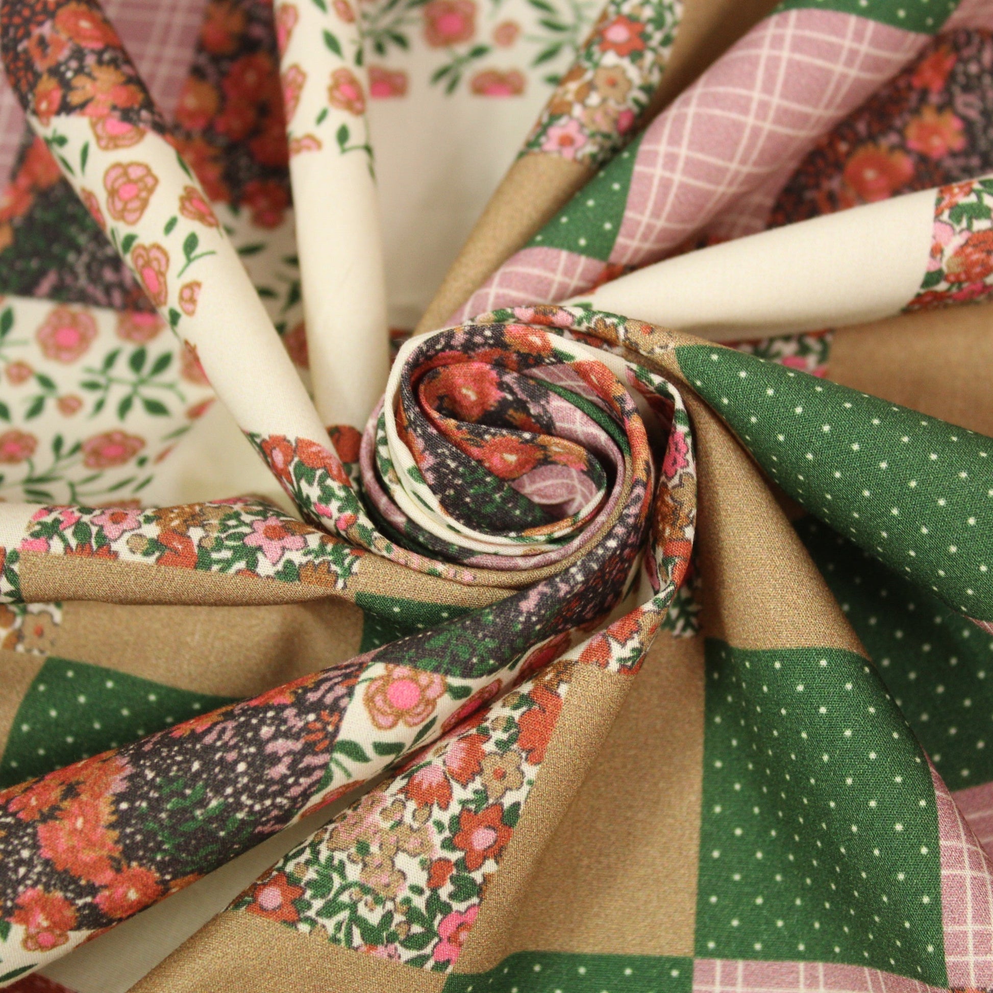 Tissu toile de coton - imprimé patchwork - photo 1/4 | So Tissus