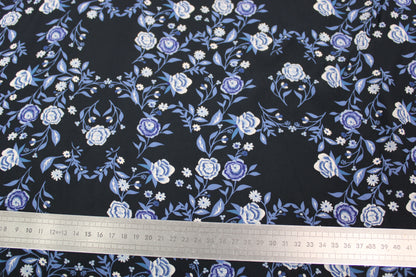 Tissu crêpe viscose - imprimé fleuri - ton bleu marine - photo 4/4 | So Tissus