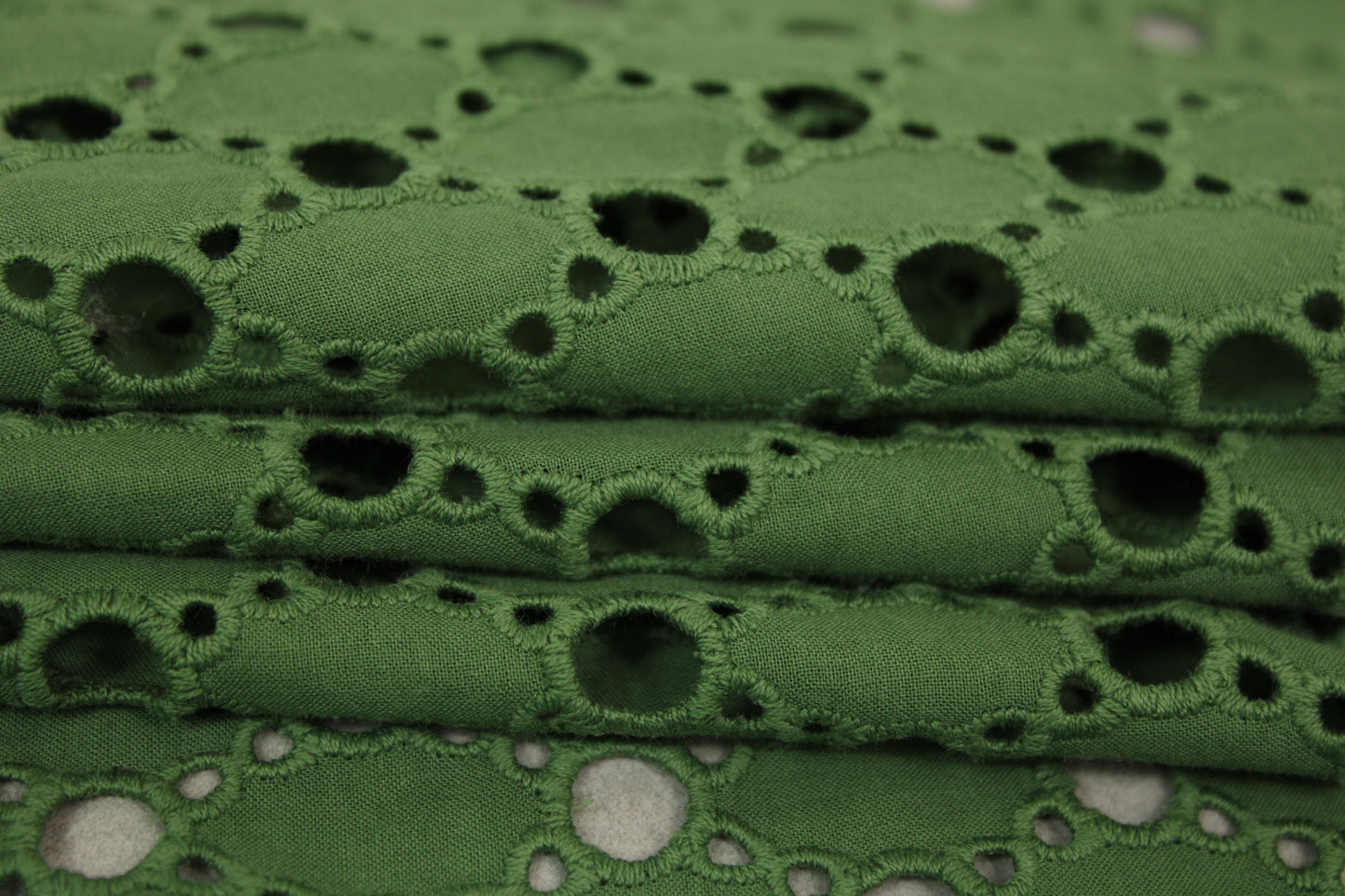 Tissu broderie anglaise - kaki - photo 2/3 | So Tissus