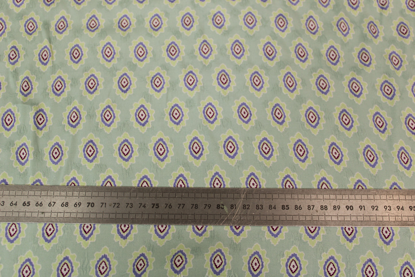 Tissu crêpe viscose - imprimé abstrait - ton vert d'eau - photo 4/4 | So Tissus