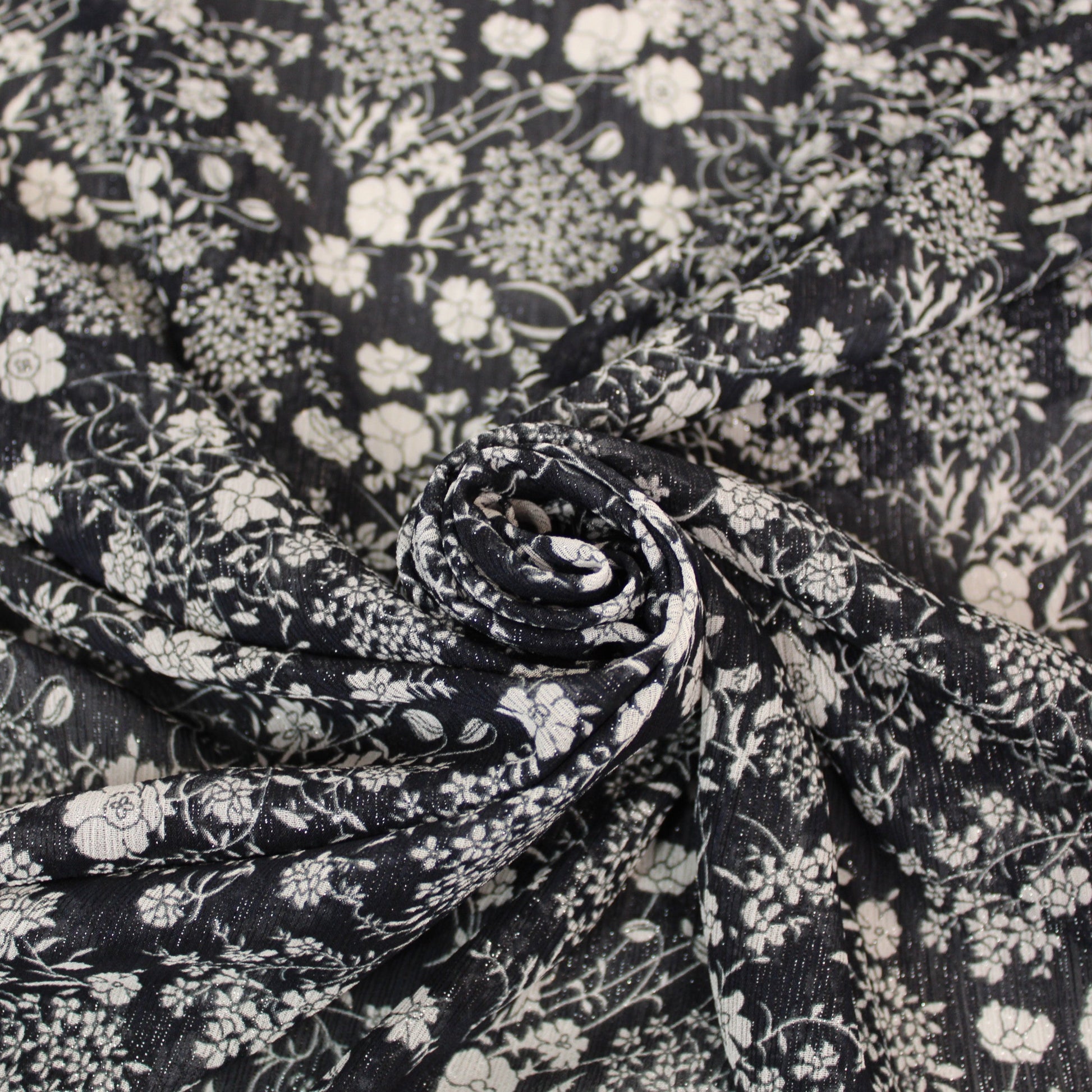 Tissu mousseline - imprimé fleuri - noir, blanc et lurex - photo 1/5 | So Tissus