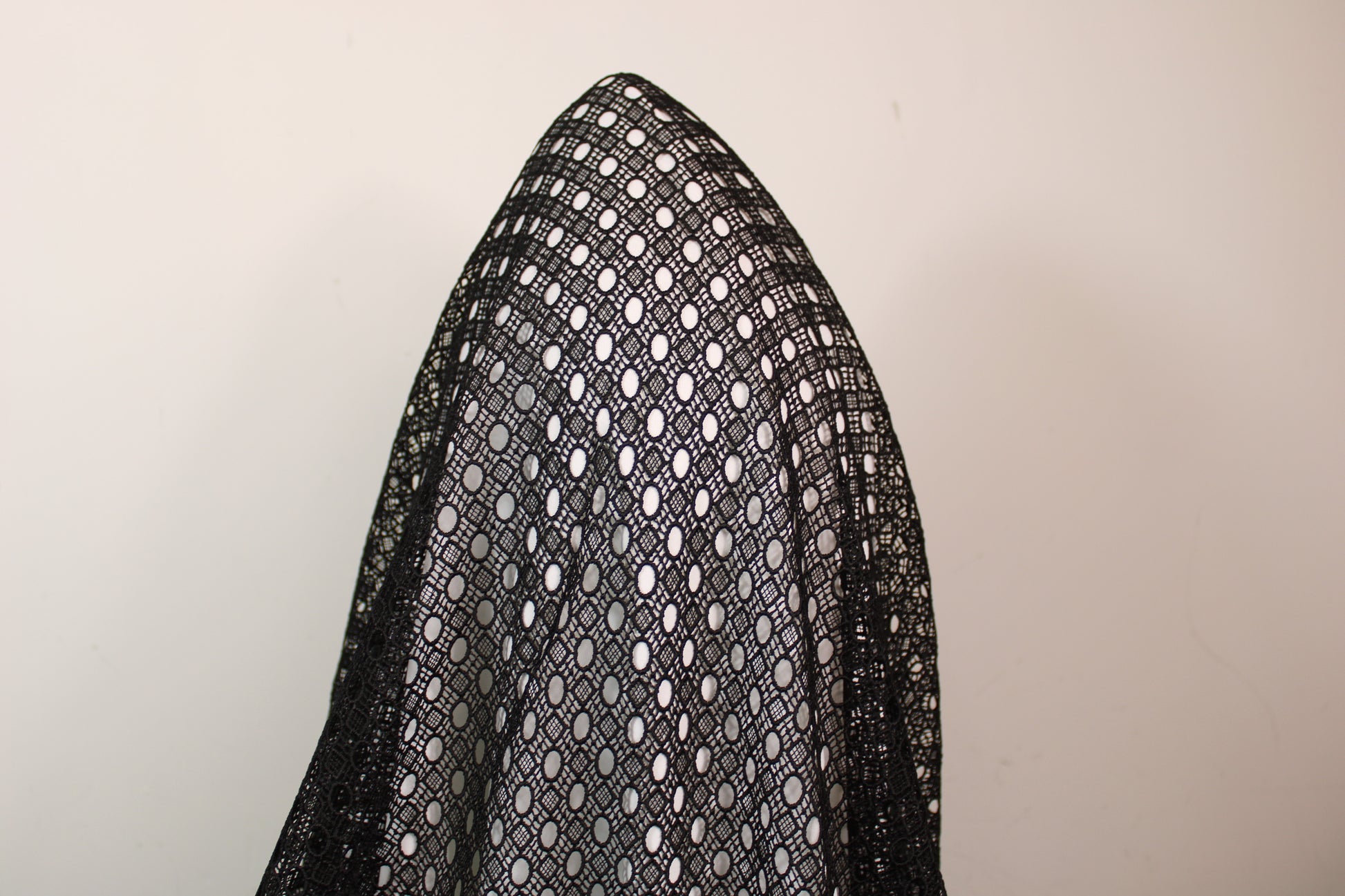 Tissu guipure noire - motif circulaire - photo 3/4 | So Tissus