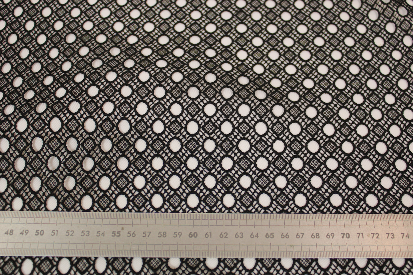 Tissu guipure noire - motif circulaire - photo 4/4 | So Tissus